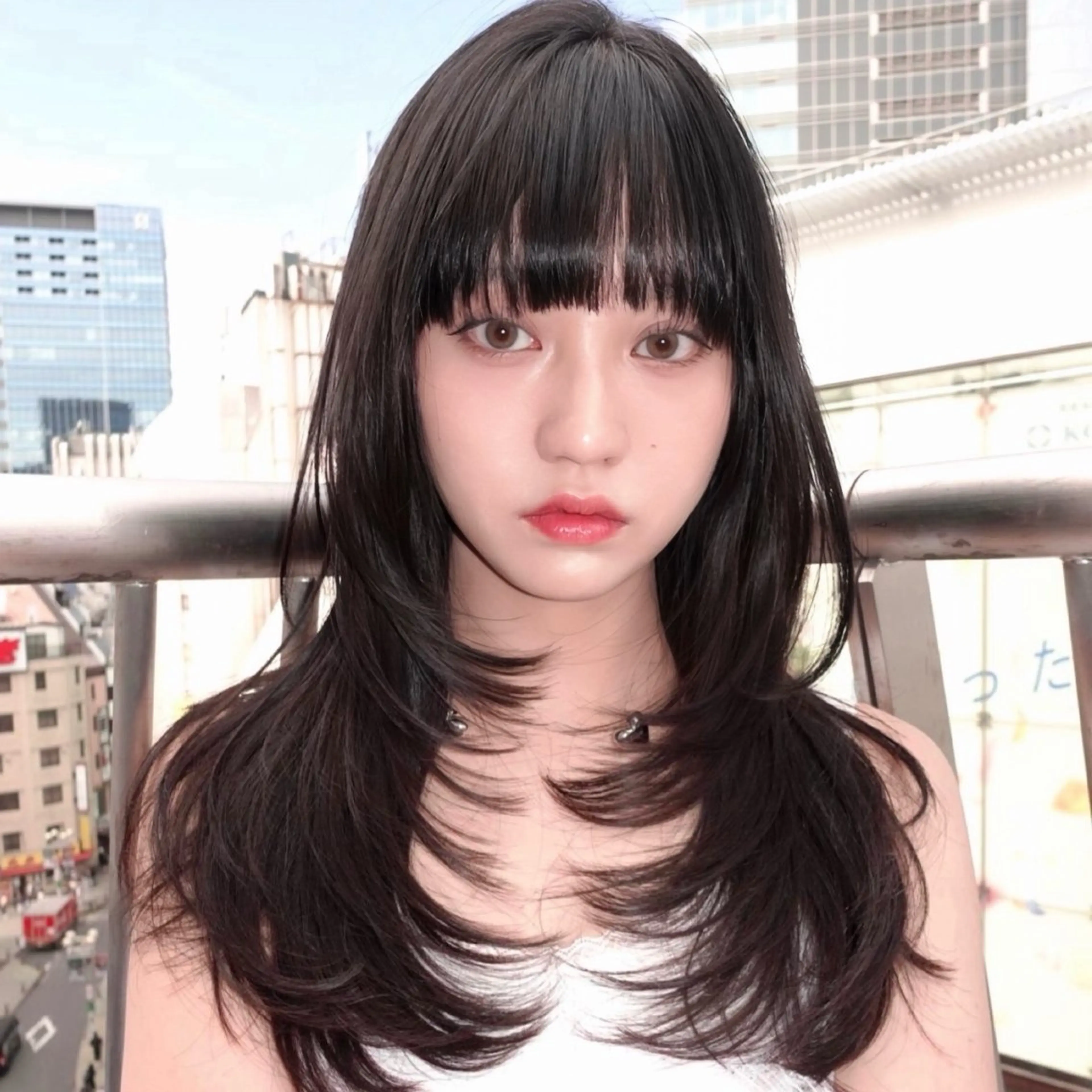 ロング カラー 黒髪 ブラウンカラー 透明感カラー 顔周りカット ハッシュカット カット ヘアカラー トリートメント レイヤーカット ダブルカラーのヘアスタイル
