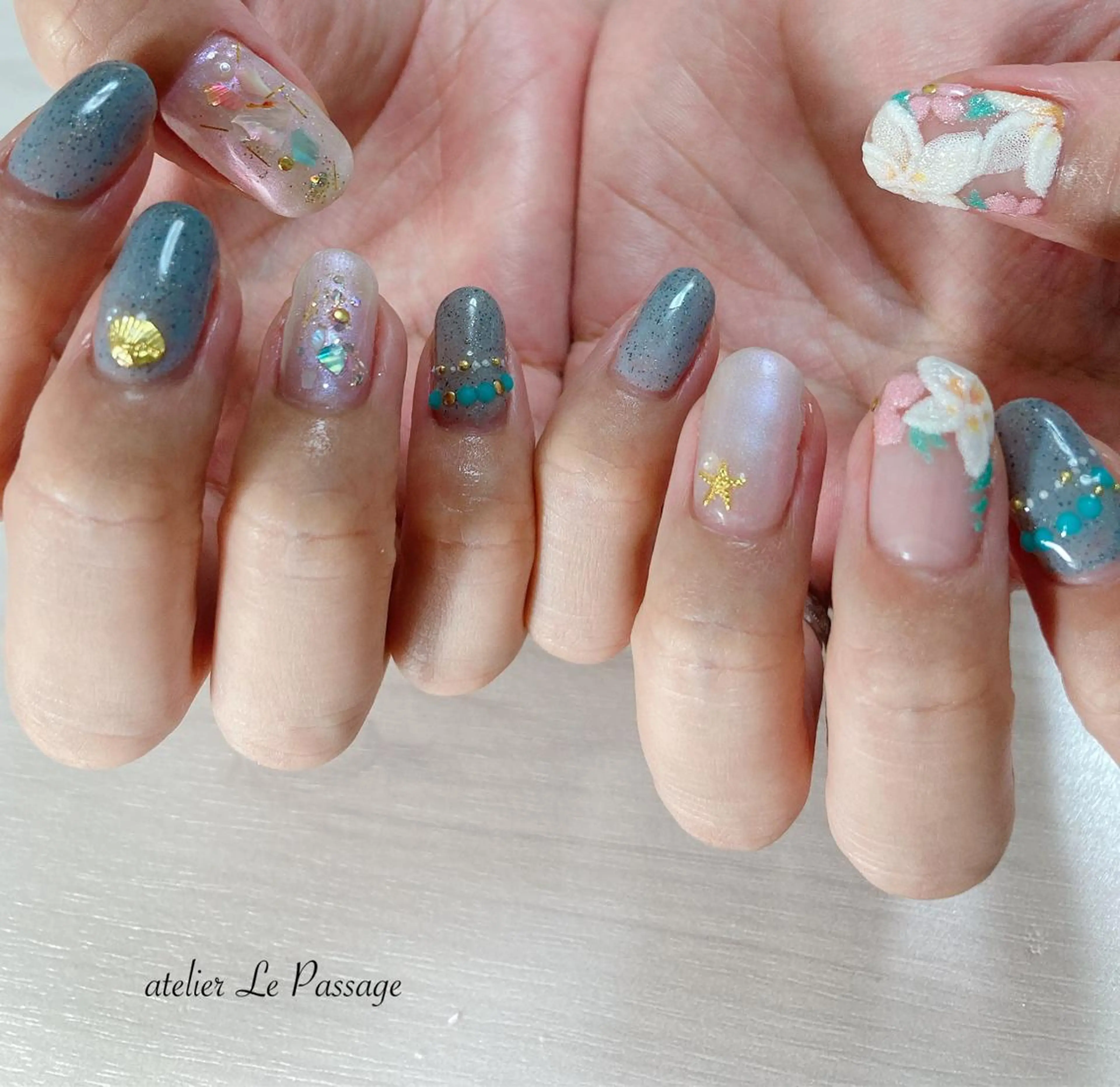 ネイル アートネイル フラワーネイル ジェルネイル オフィスネイル パラジェル Atelier Le Passage所属・h nakatsukaのネイルデザイン