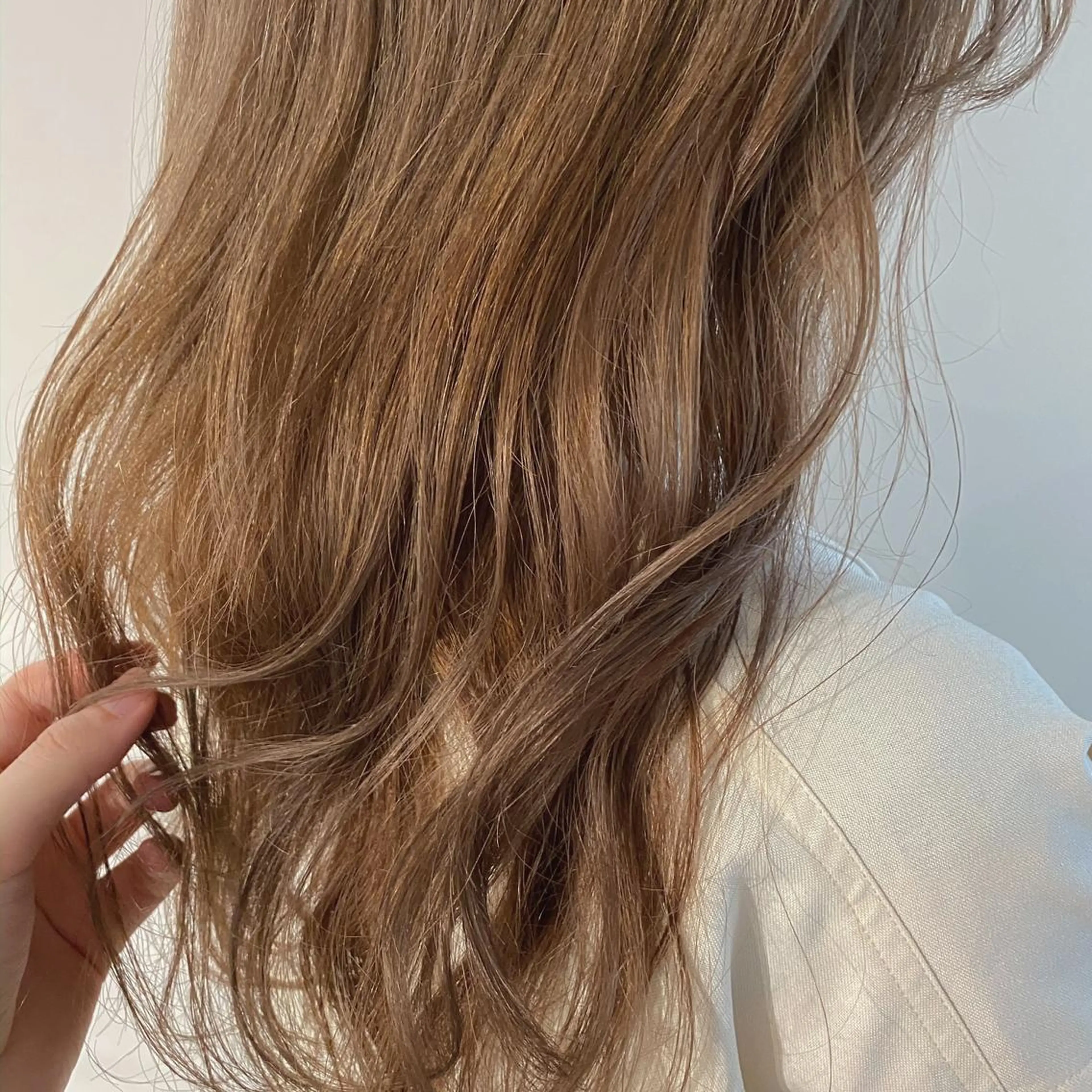 ミディアム カラー ベージュカラー ハイトーンカラー ハイトーンベージュ 🌼透明感艶カラー オリーブ🌼河村咲のヘアスタイル