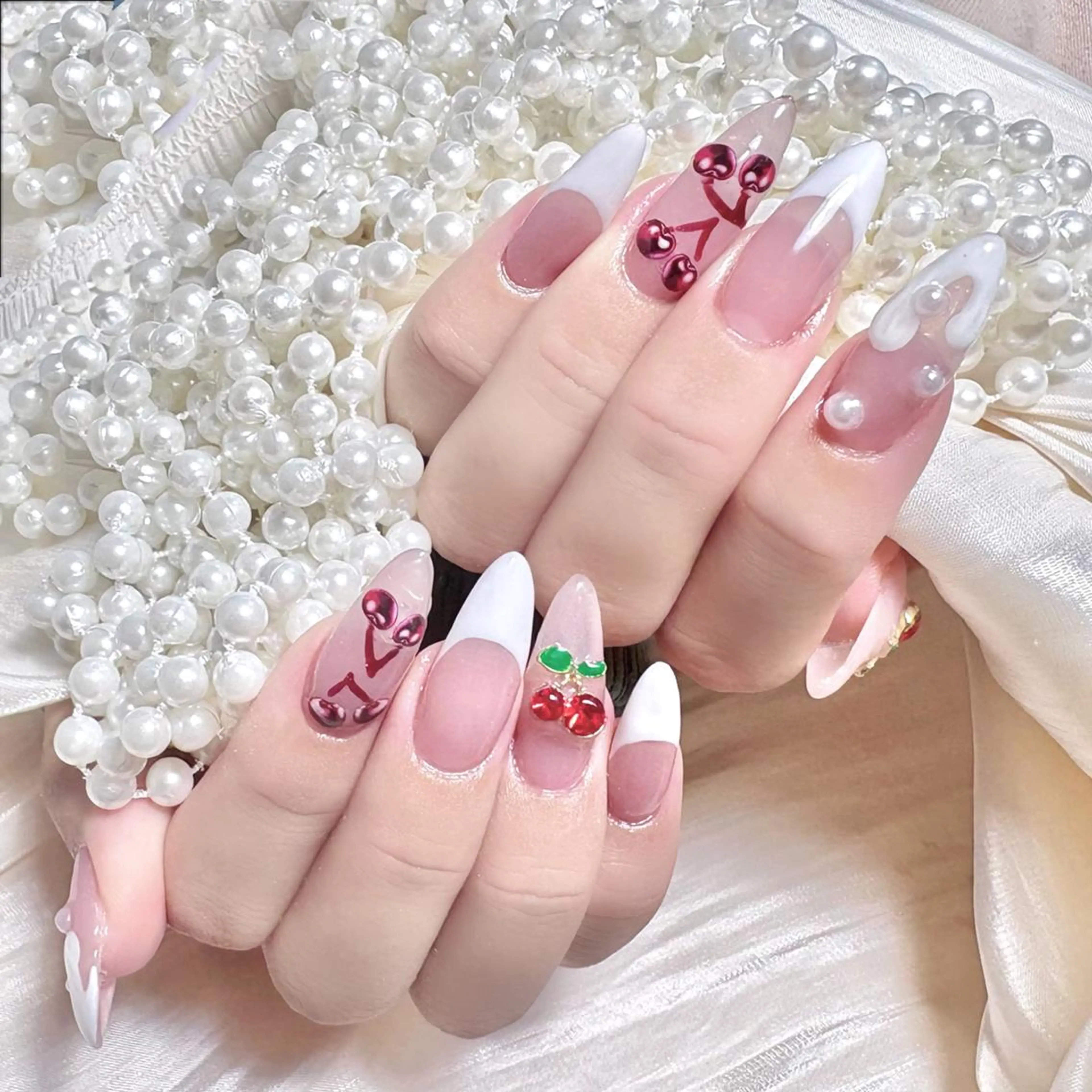 ネイル りんか🪽 ワンホンネイル🍬のネイルデザイン