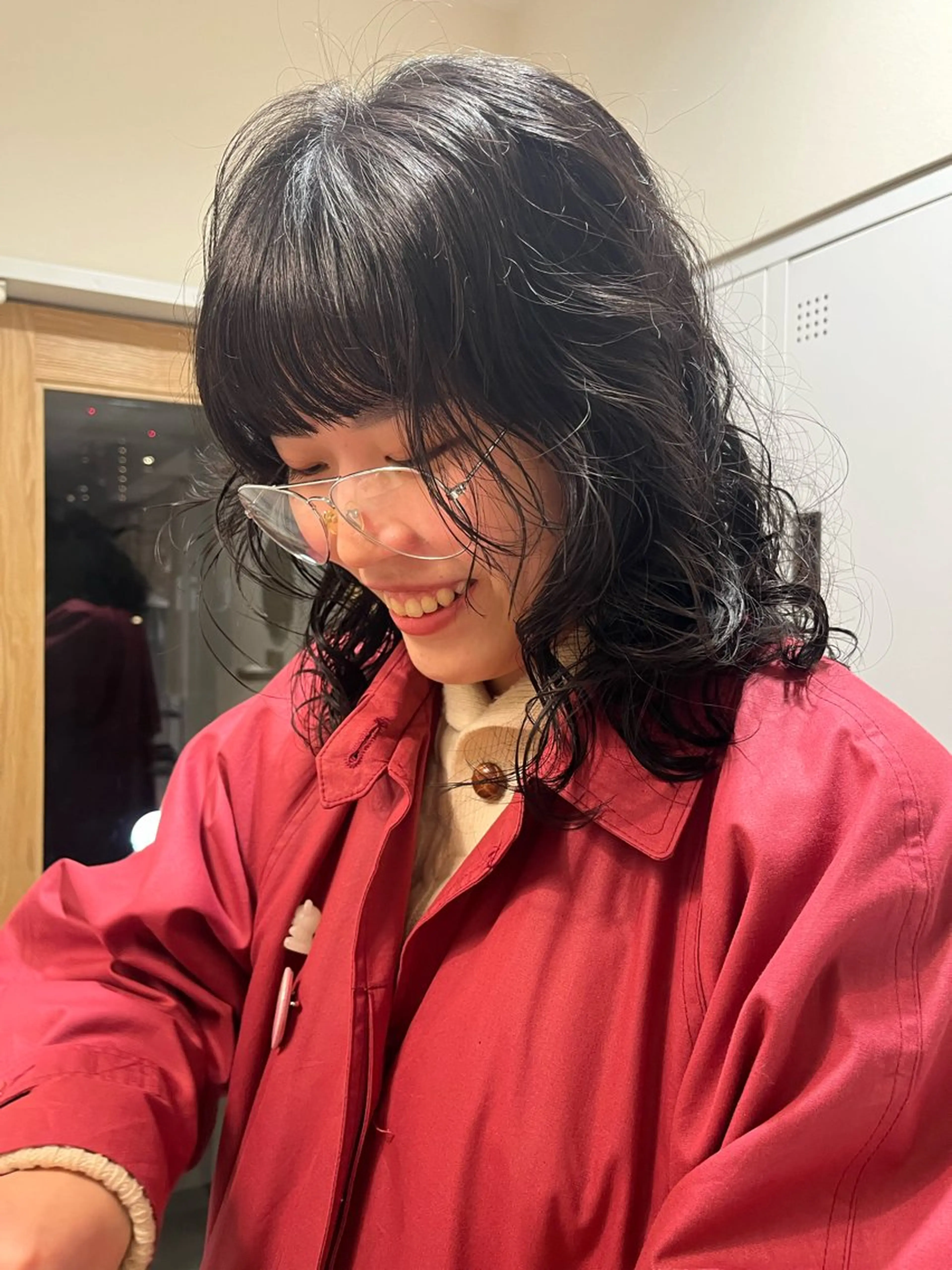 ミディアム パーマ レイヤーカット pu+on. nailworks所属・fuyumi / ニュアンスネイルのネイルデザイン