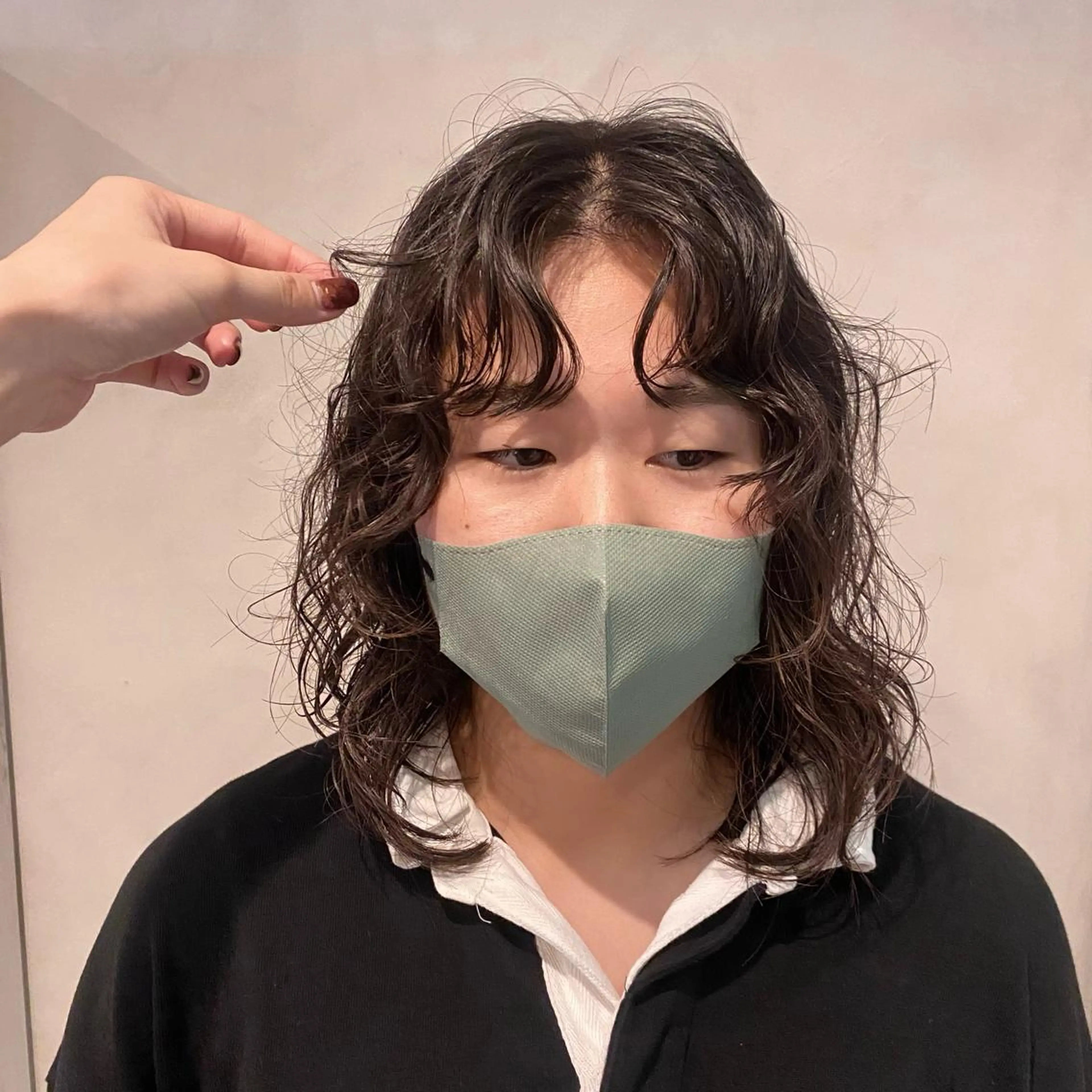 ミディアム パーマ ミディアムパーマ くせ毛 カット パーマ トリートメント Aust hair Stella新宿所属・Yuki☺︎パーマ レイヤーカットウルフのヘアスタイル