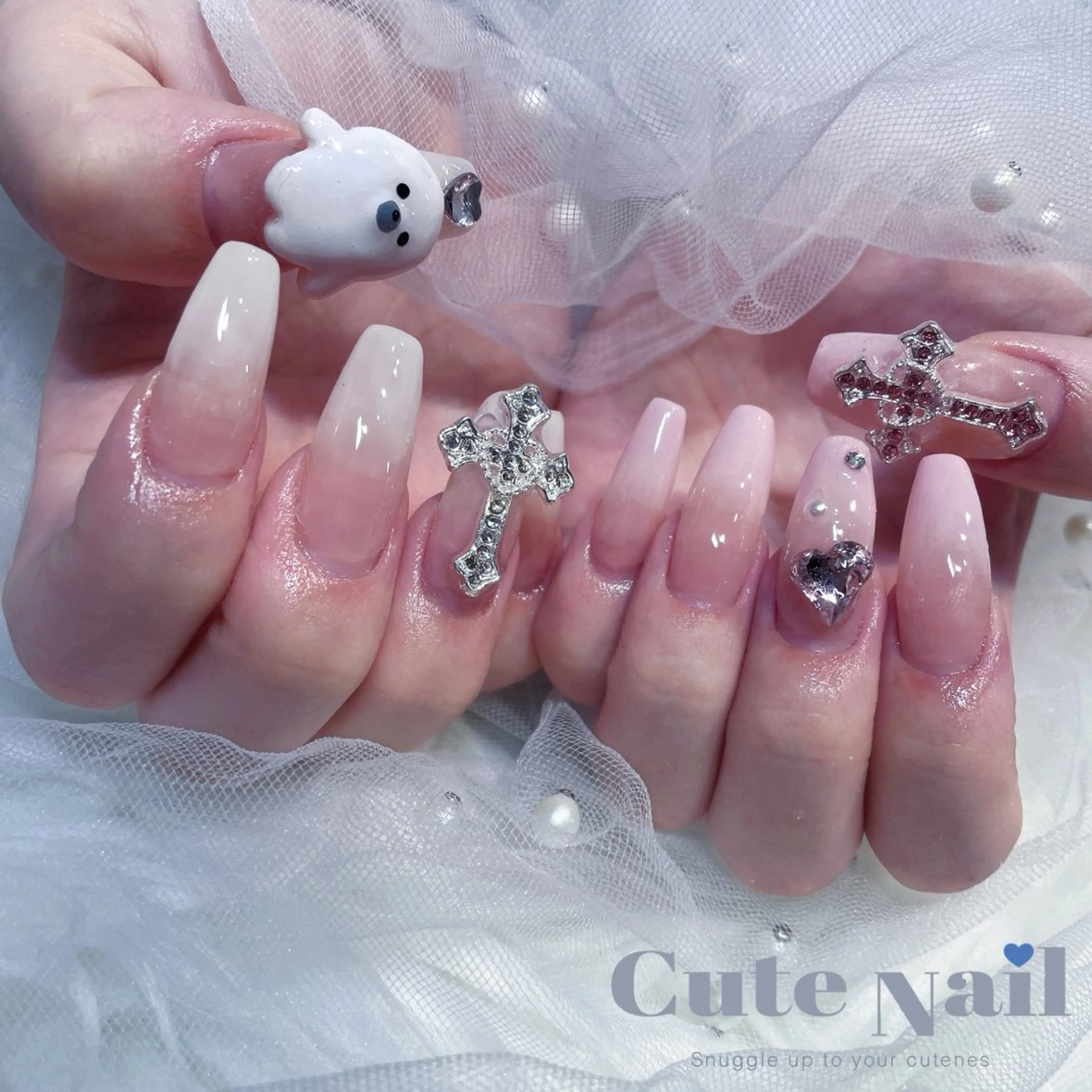 ネイル アートネイル GO TODAY SHAiRE SALON 渋谷モディ店所属・️🫧もこ 艶感ネイル🫧のネイルデザイン