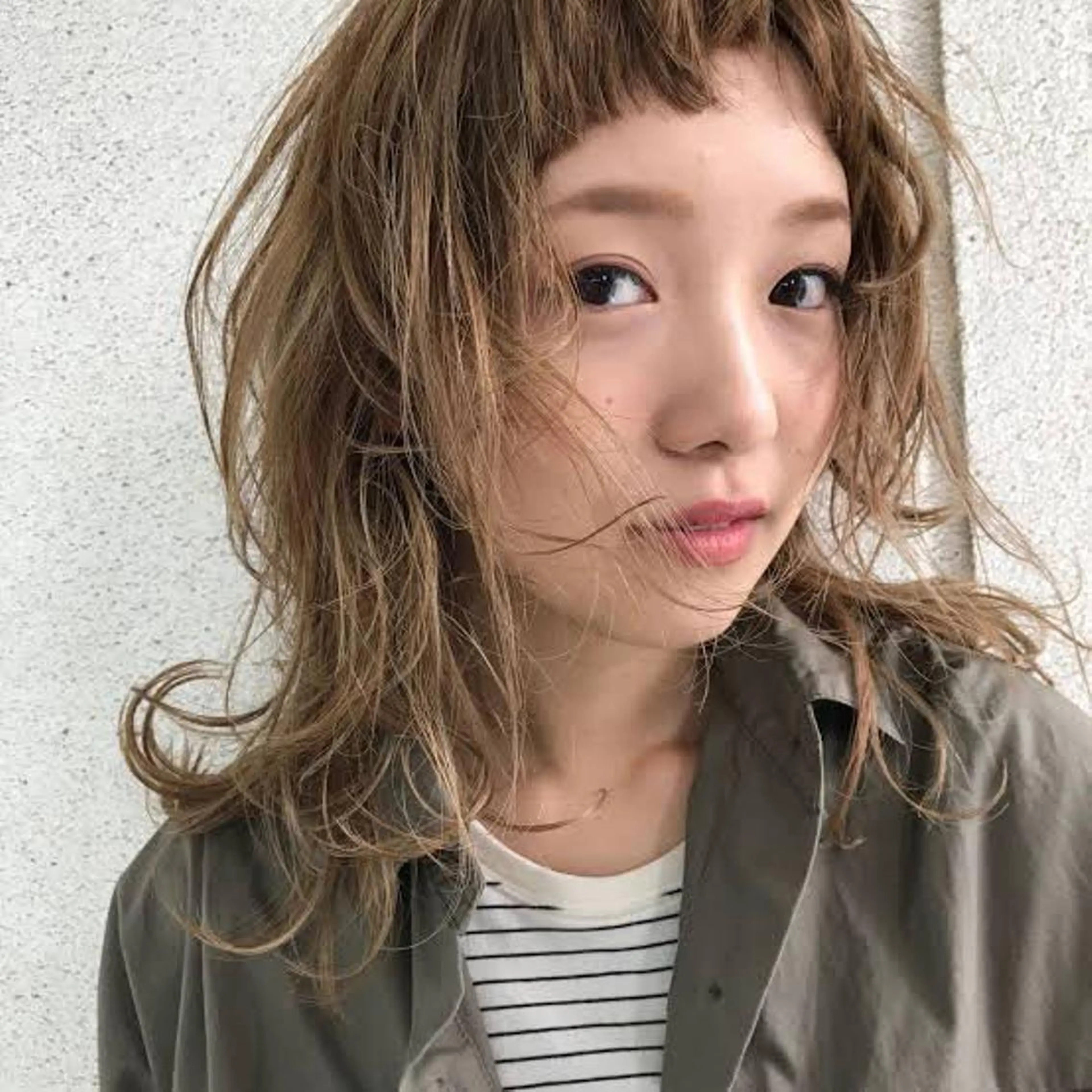 ミディアム パーマ ミディアムパーマ ハイライト ツイストパーマ カット パーマ トリートメント SHINYA シンヤヘアーズのヘアスタイル