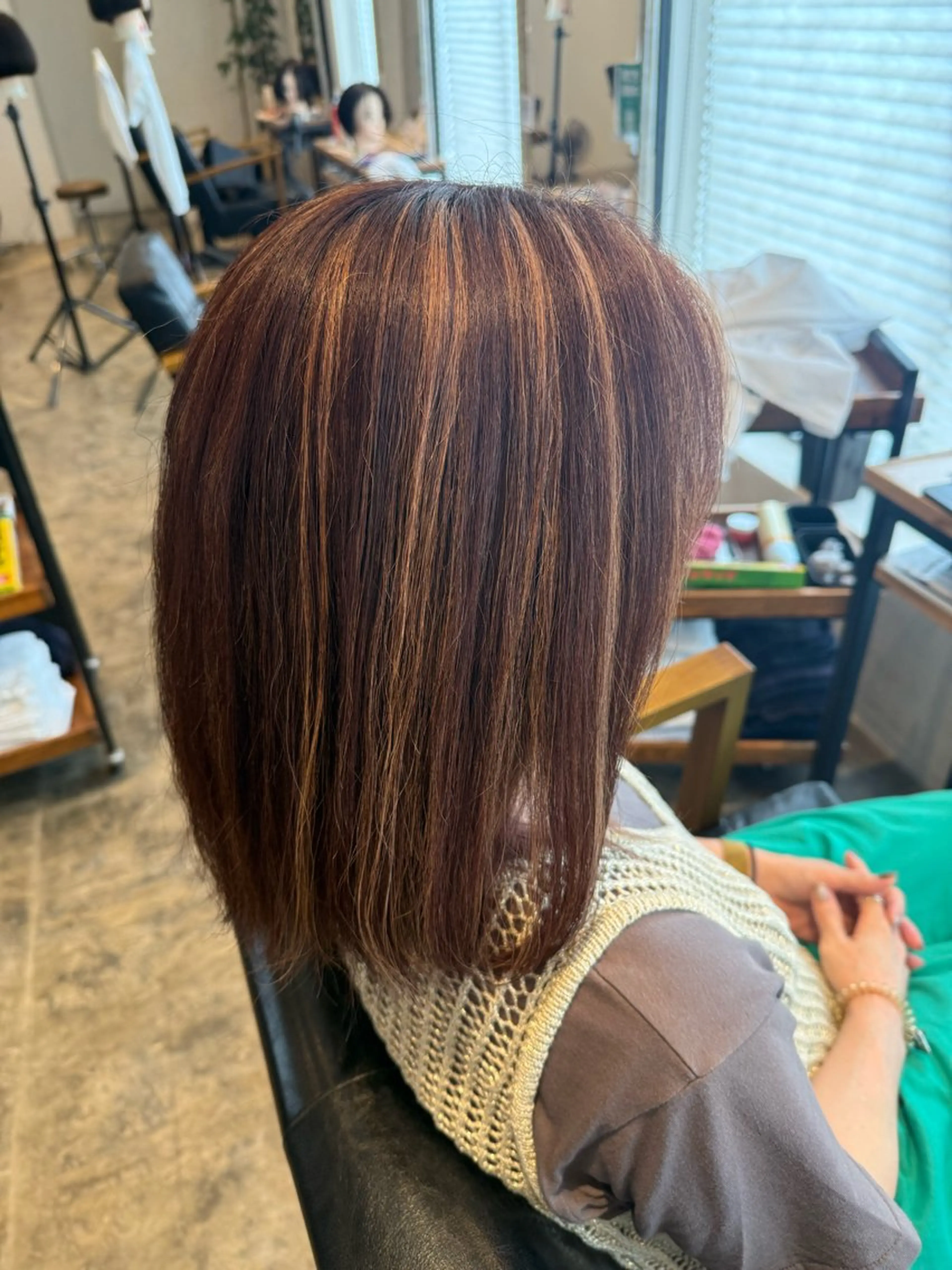 カラー Lit 花井さくらのヘアスタイル