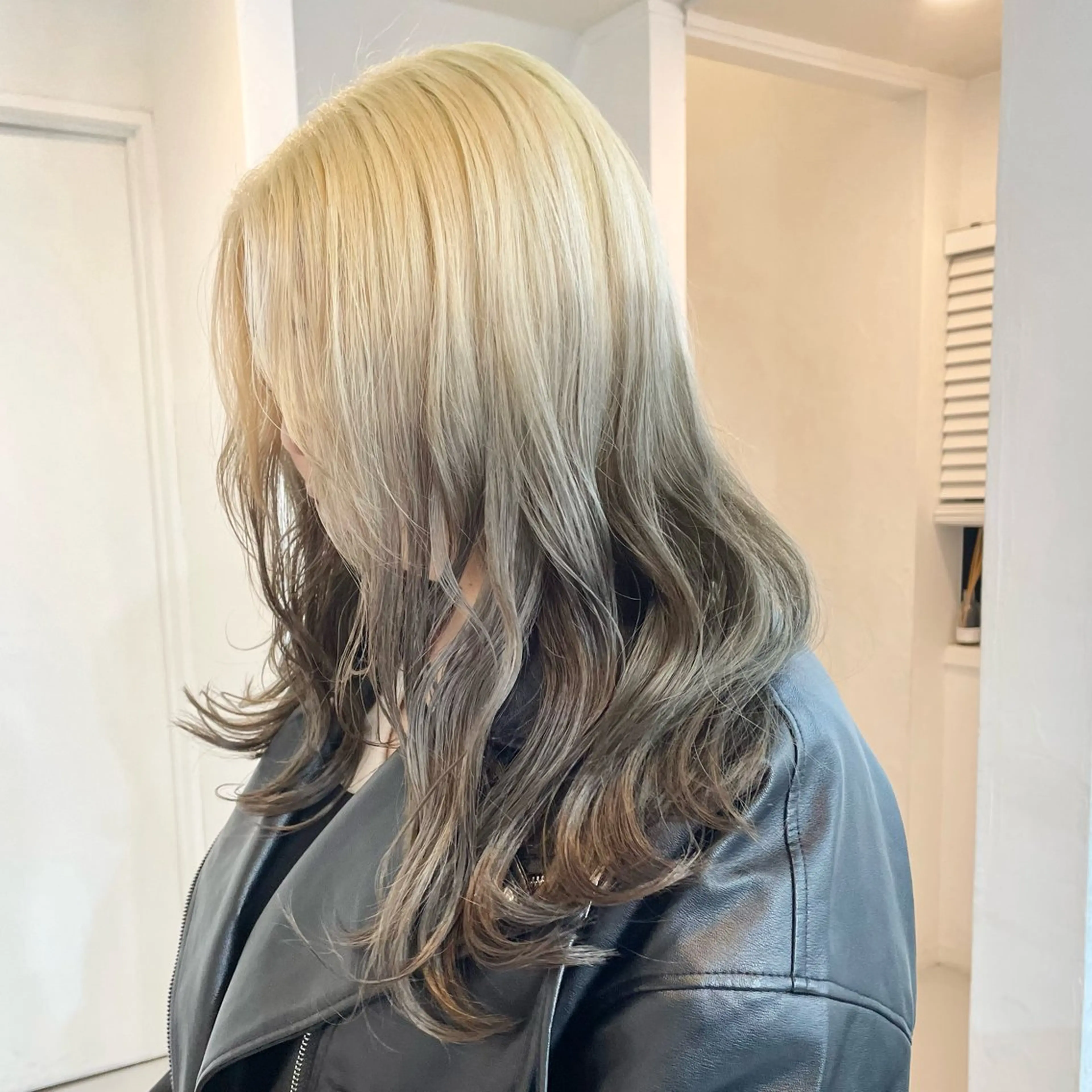 ロング カラー ヘアカラー トリートメント ヘアセット meme原宿所属・ブロンド・ハイトーン /遠藤将太のヘアスタイル