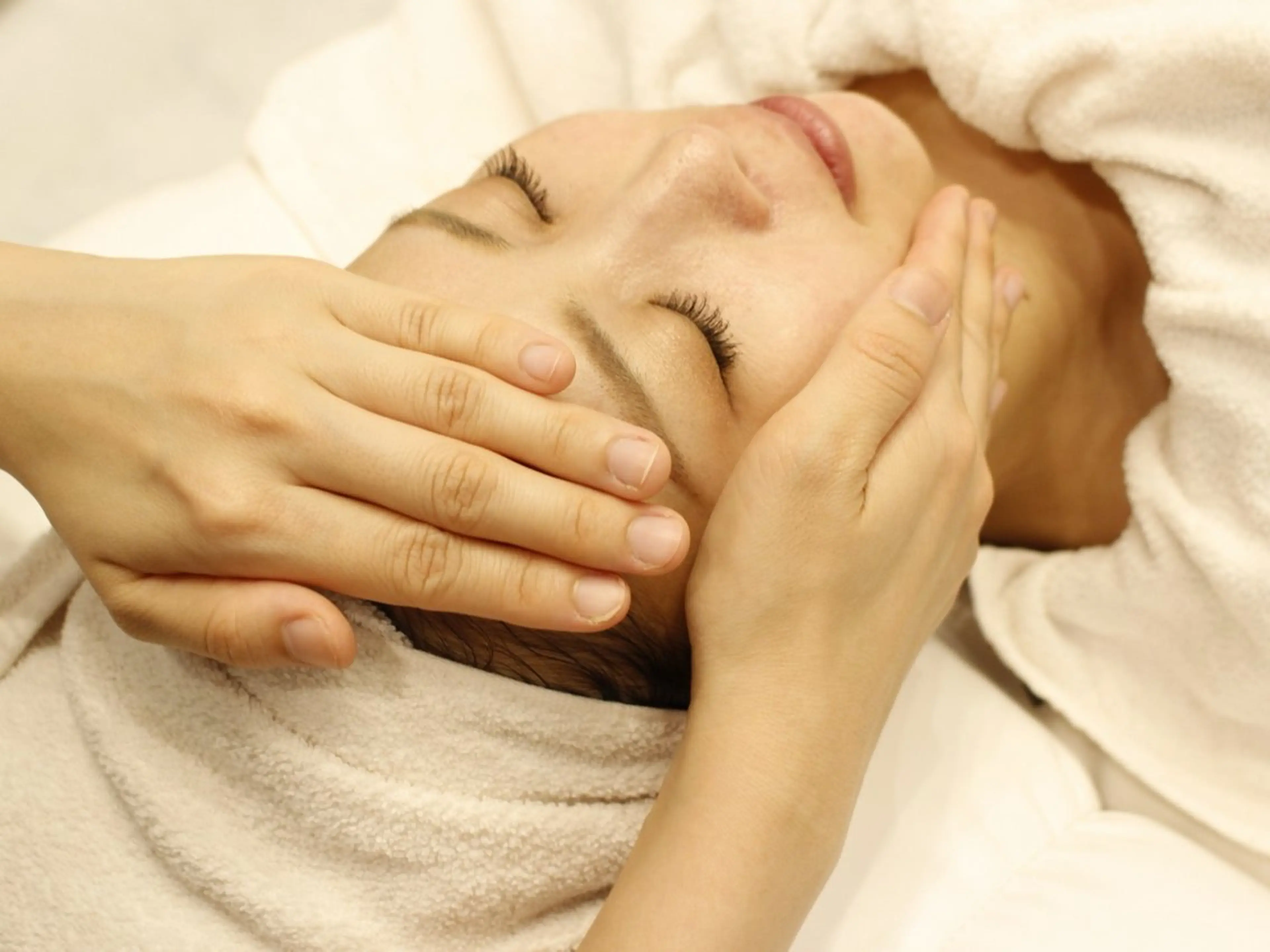 【平日15時迄限定】むくみ解消＆透明感♪お顔リンパマッサージ＆ハリ艶へ導くぽかぽか気持ち良い石膏パック¥11000→の写真