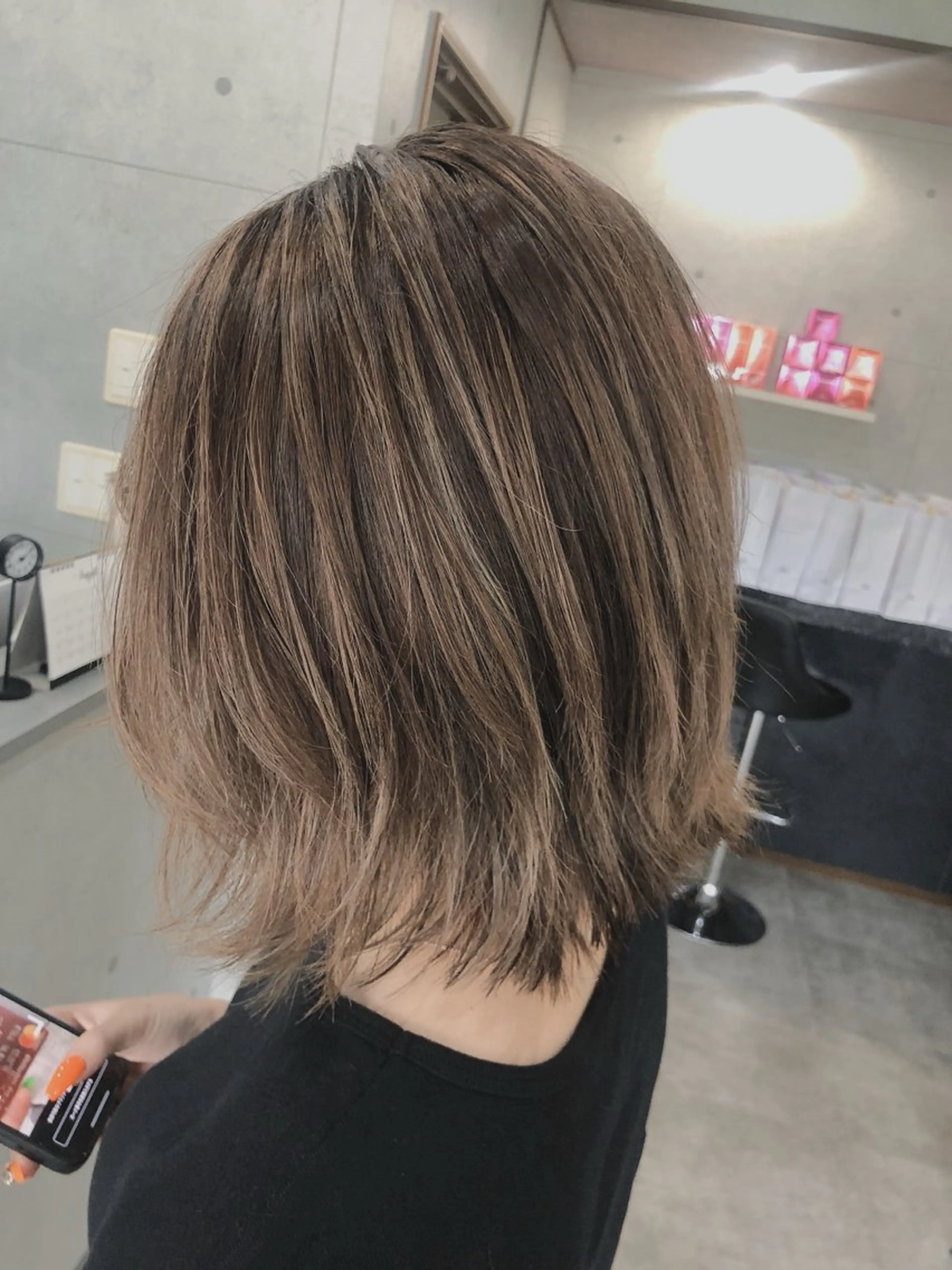 ミディアム ボブ くびれヘア くせ毛 髪質改善 切りっぱなしロブ カット ヘアカラー REVE所属・REVE 【外国人風カラー】のヘアスタイル
