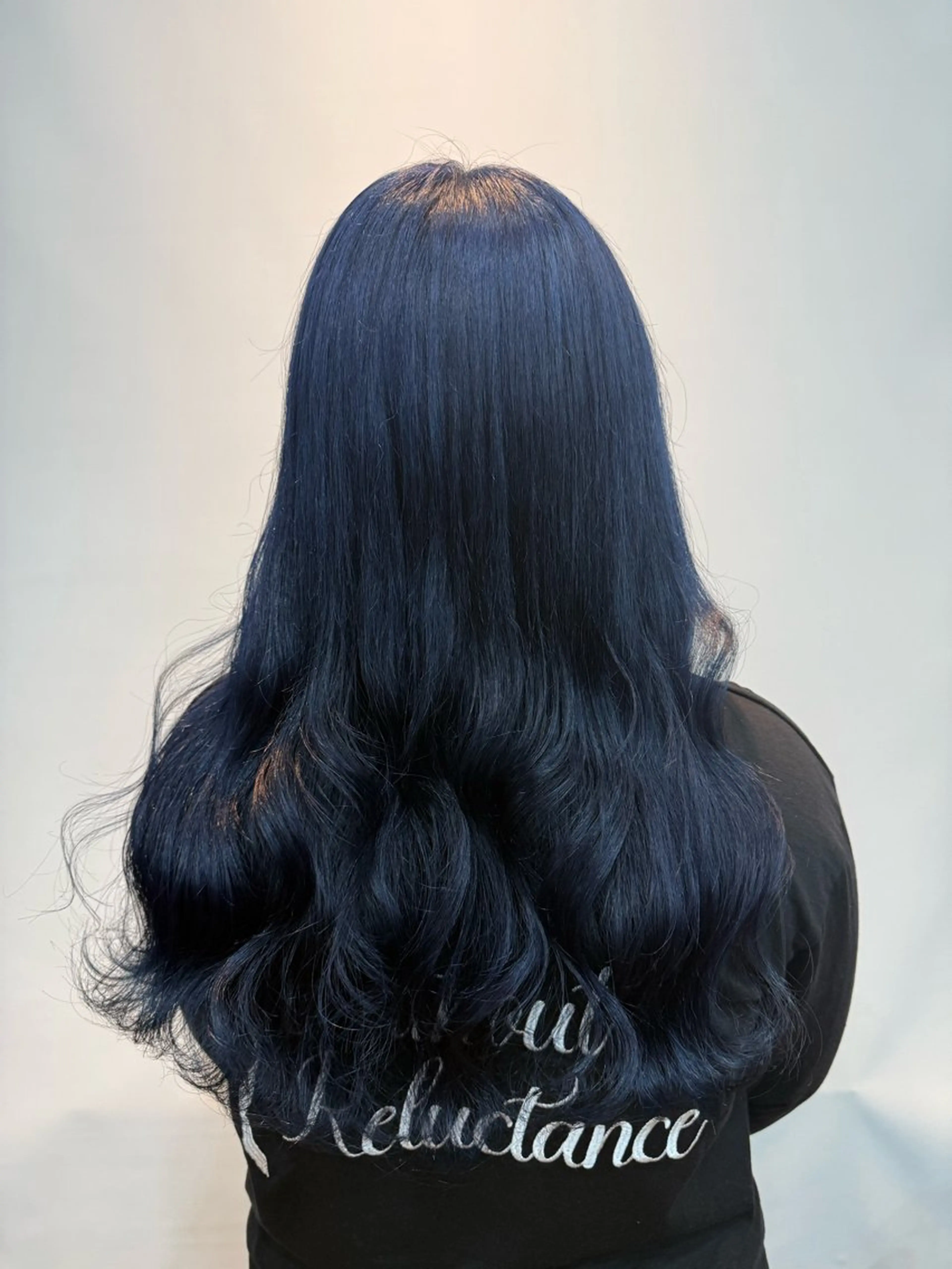 ロング カラー ブルーカラー ネイビーカラー ヘアカラー トリートメント ヘッドスパ 髪質改善 UN BLEACHのヘアスタイル