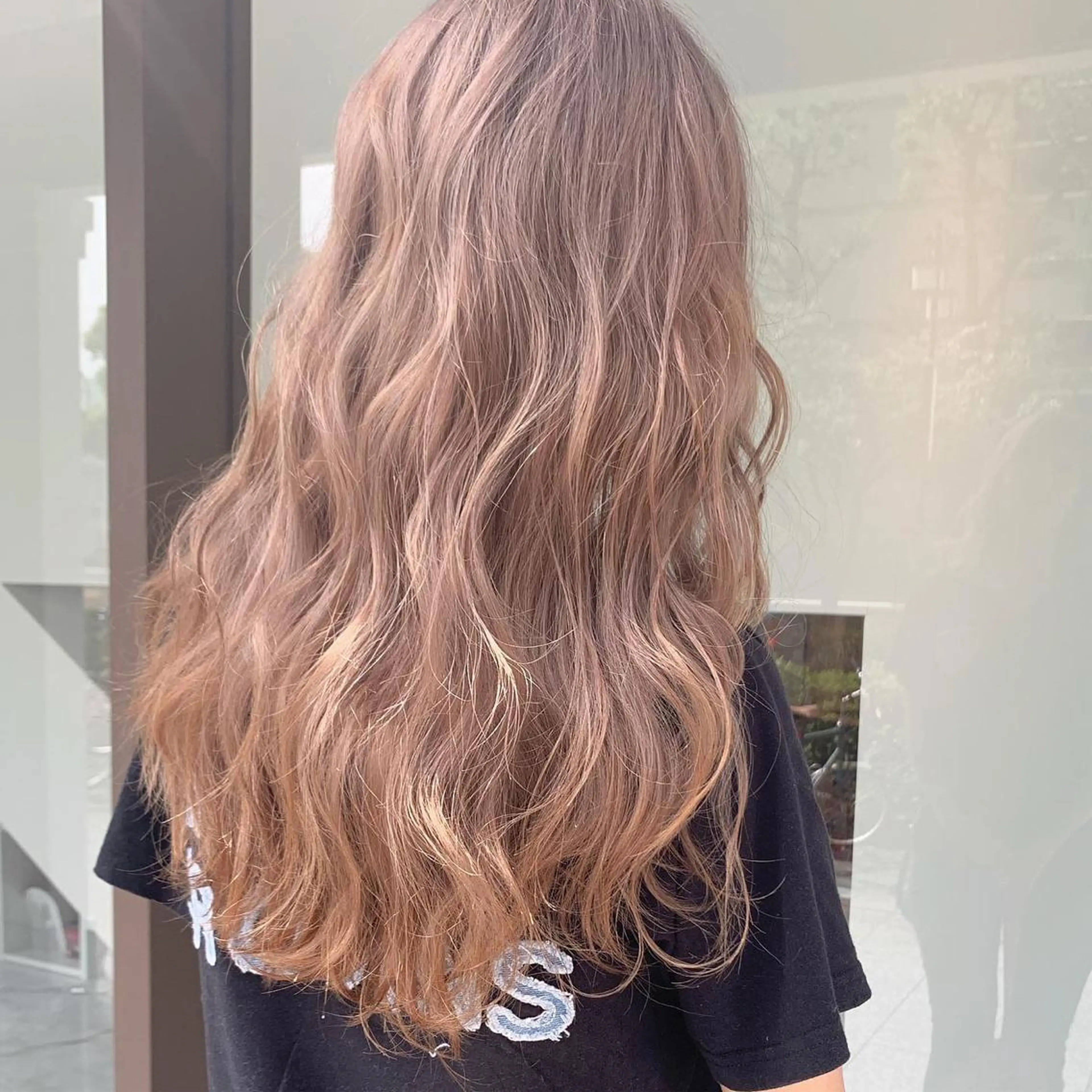 カラー ベージュカラー ブリーチ ✨艶ブリーチカラー ✨四ノ宮裕己のヘアスタイル