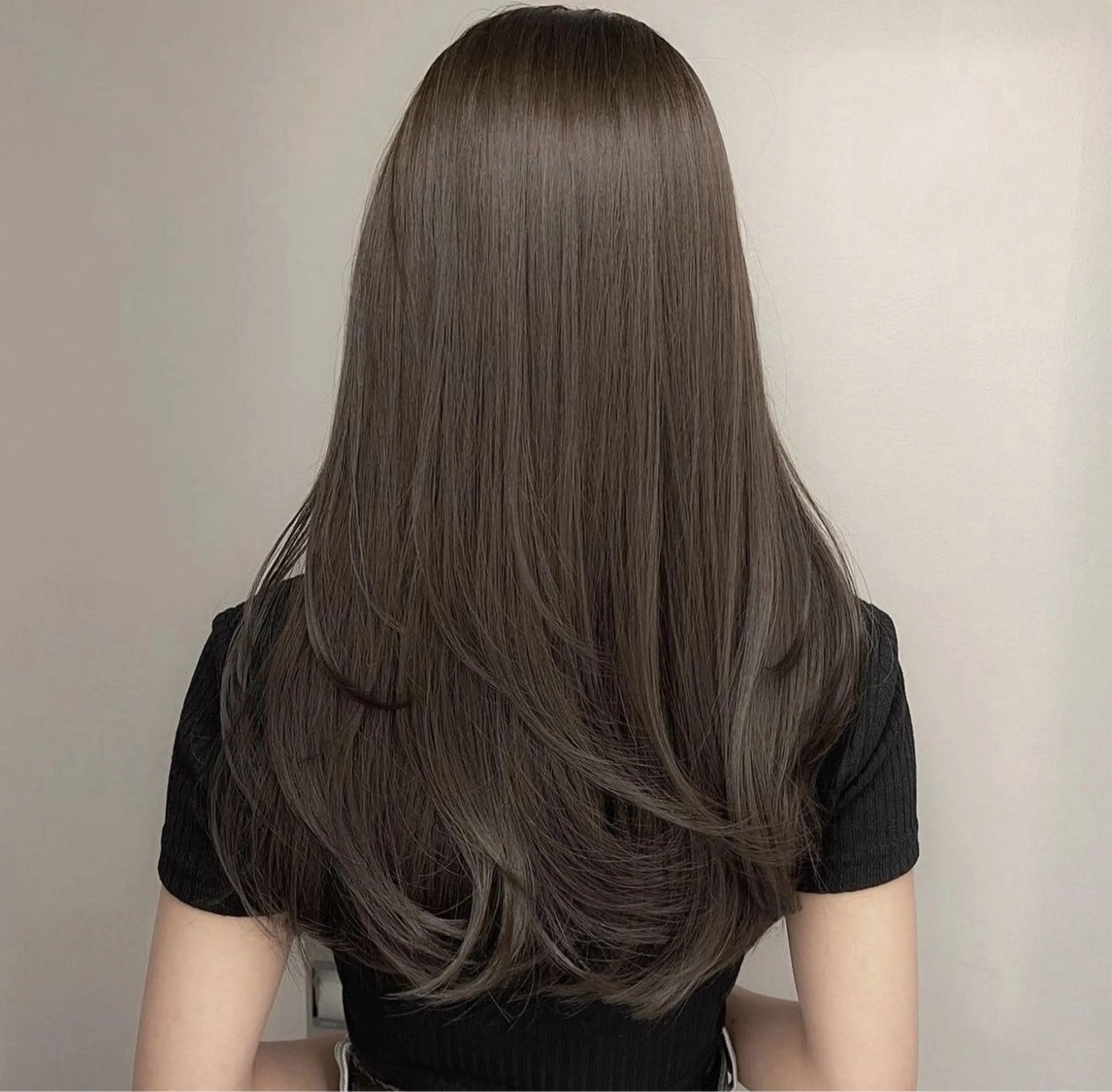 セミロング カラー オリーブカラー ヘアカラー トリートメント 諸井 芽のヘアスタイル