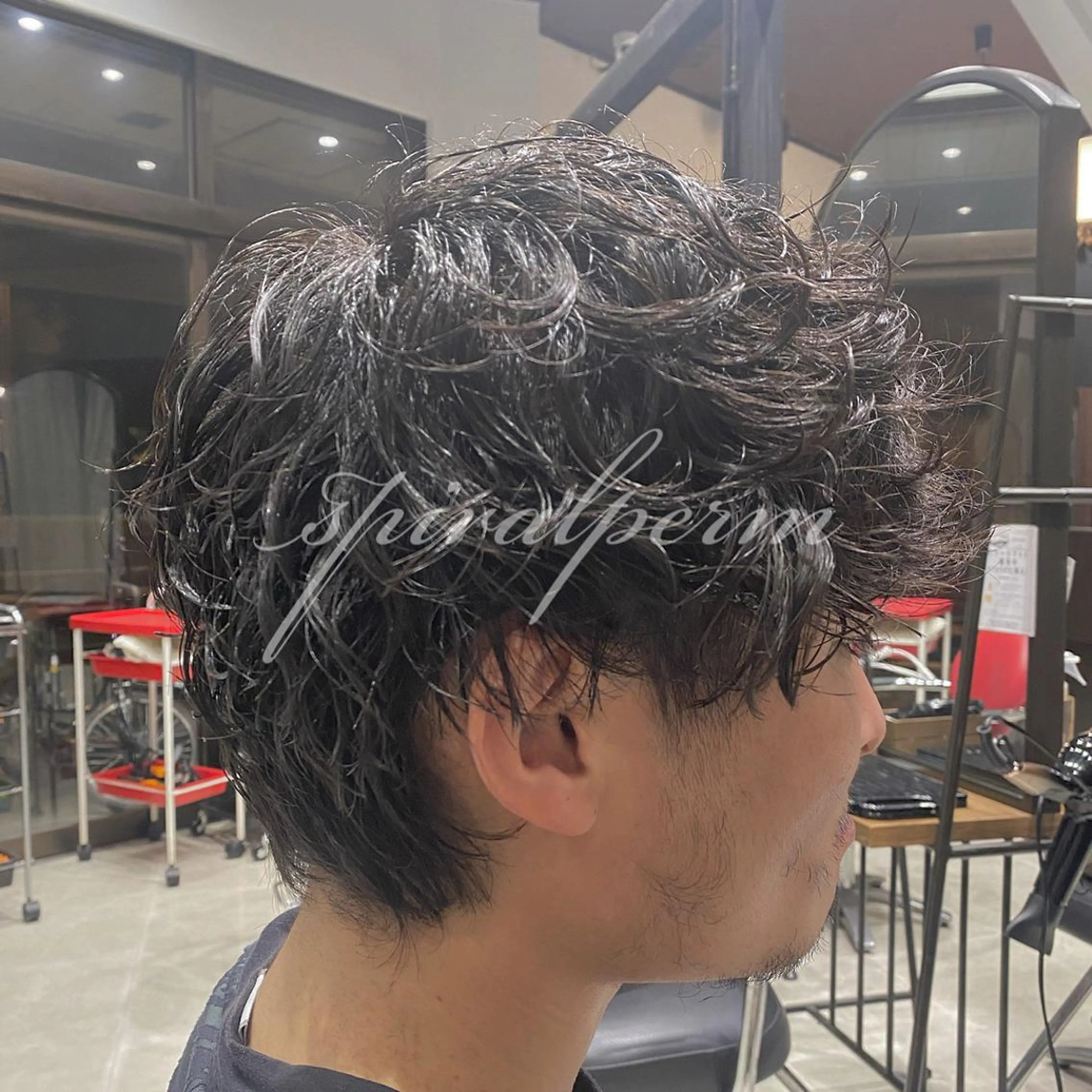 ミディアム パーマ メンズ わたなべ りょうのヘアスタイル