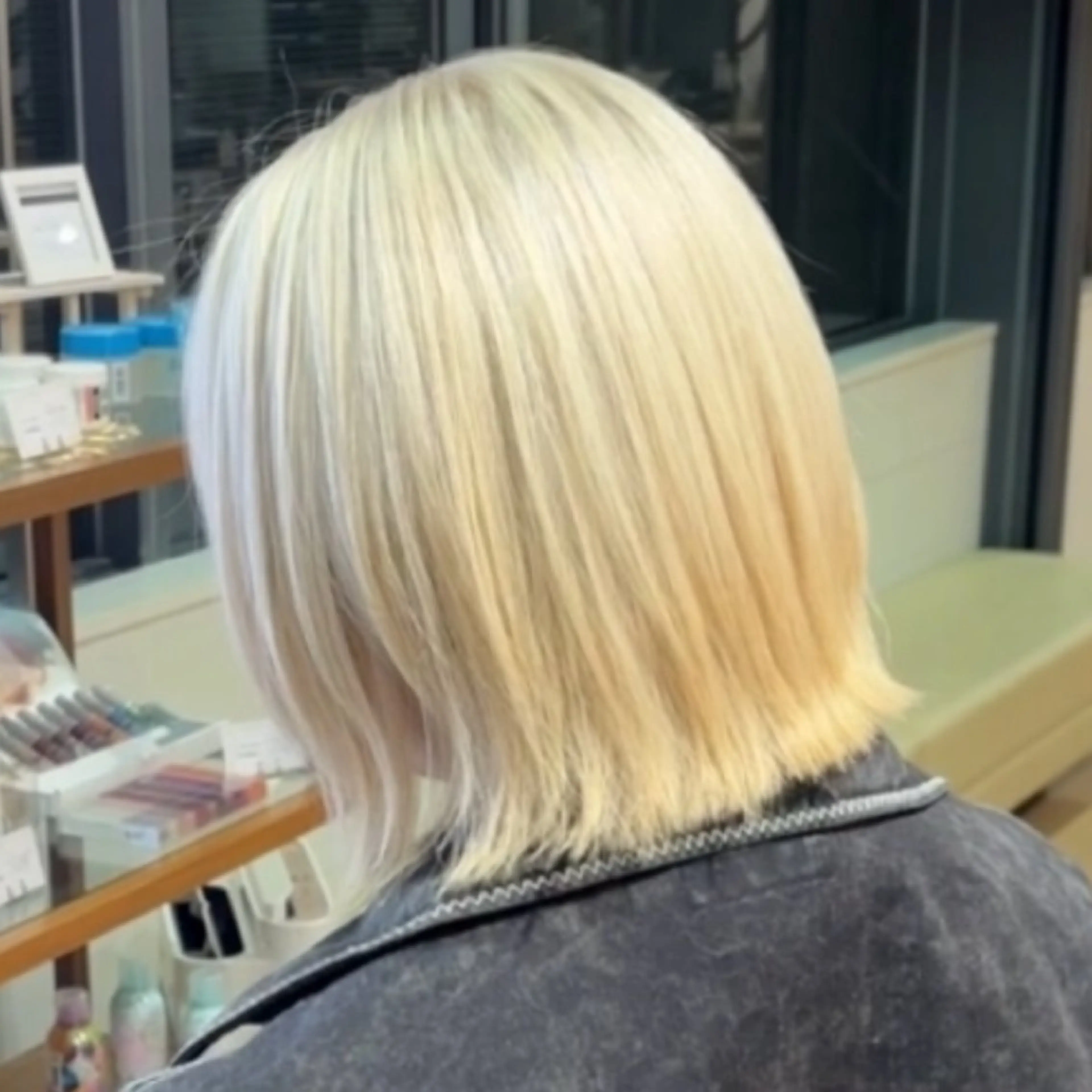ミディアム メンズパーマ✨️ ケアブリーチカラーのヘアスタイル