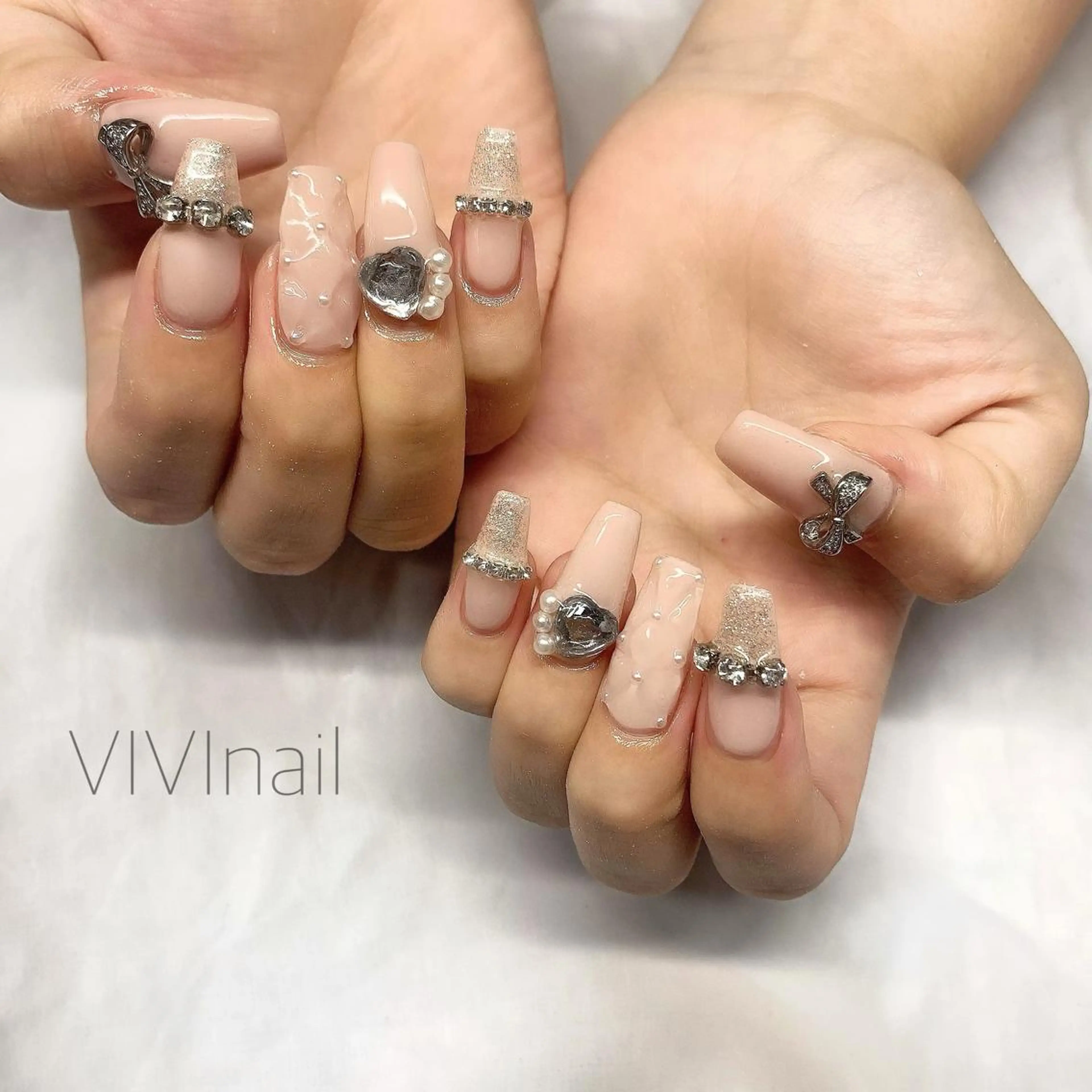 ネイル ピンク ピンクベージュ シルバー ハンドネイル vivi nailのネイルデザイン