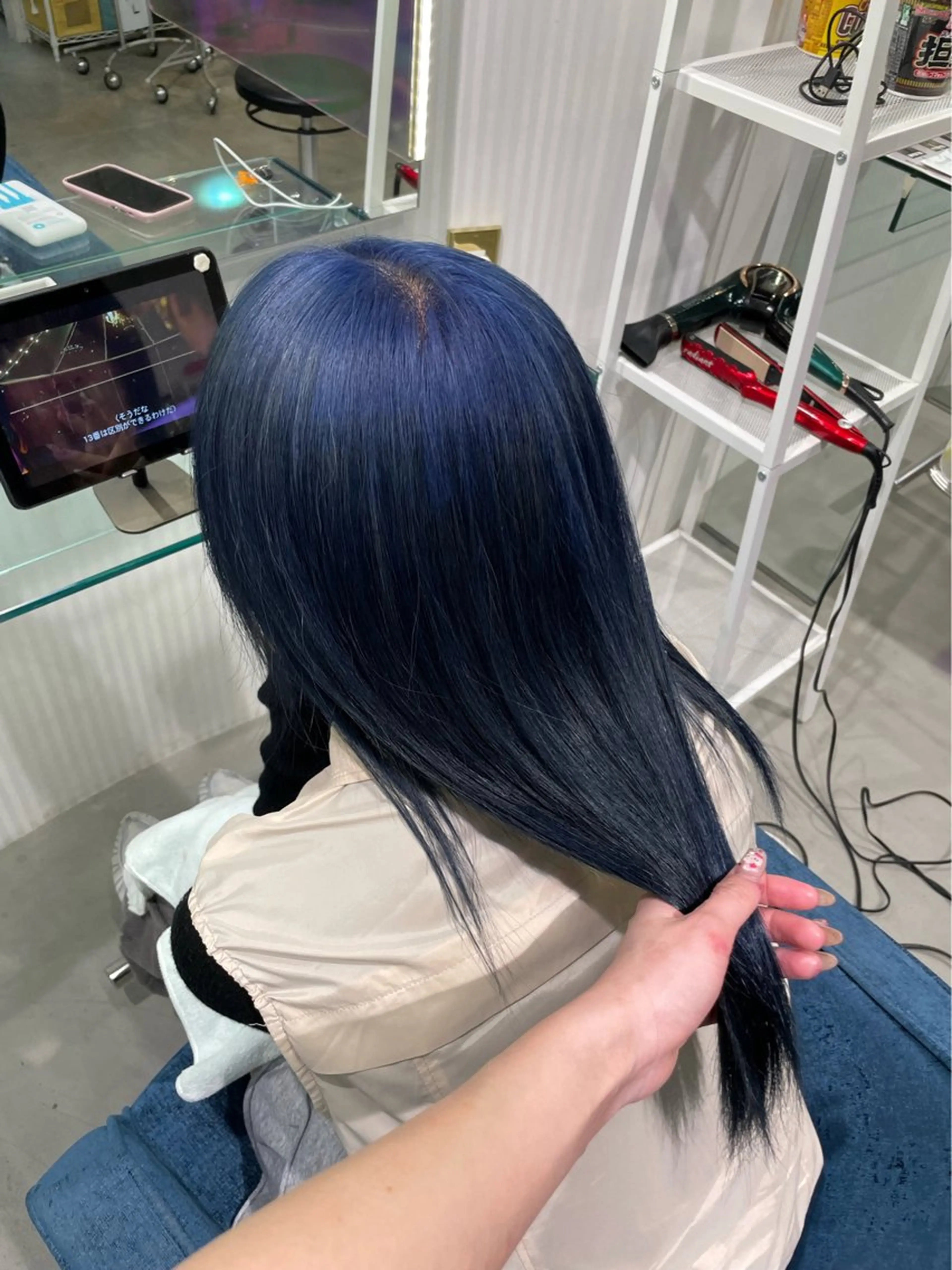 セミロング カラー ブルーカラー 安井まゆ _Box mico.のヘアスタイル