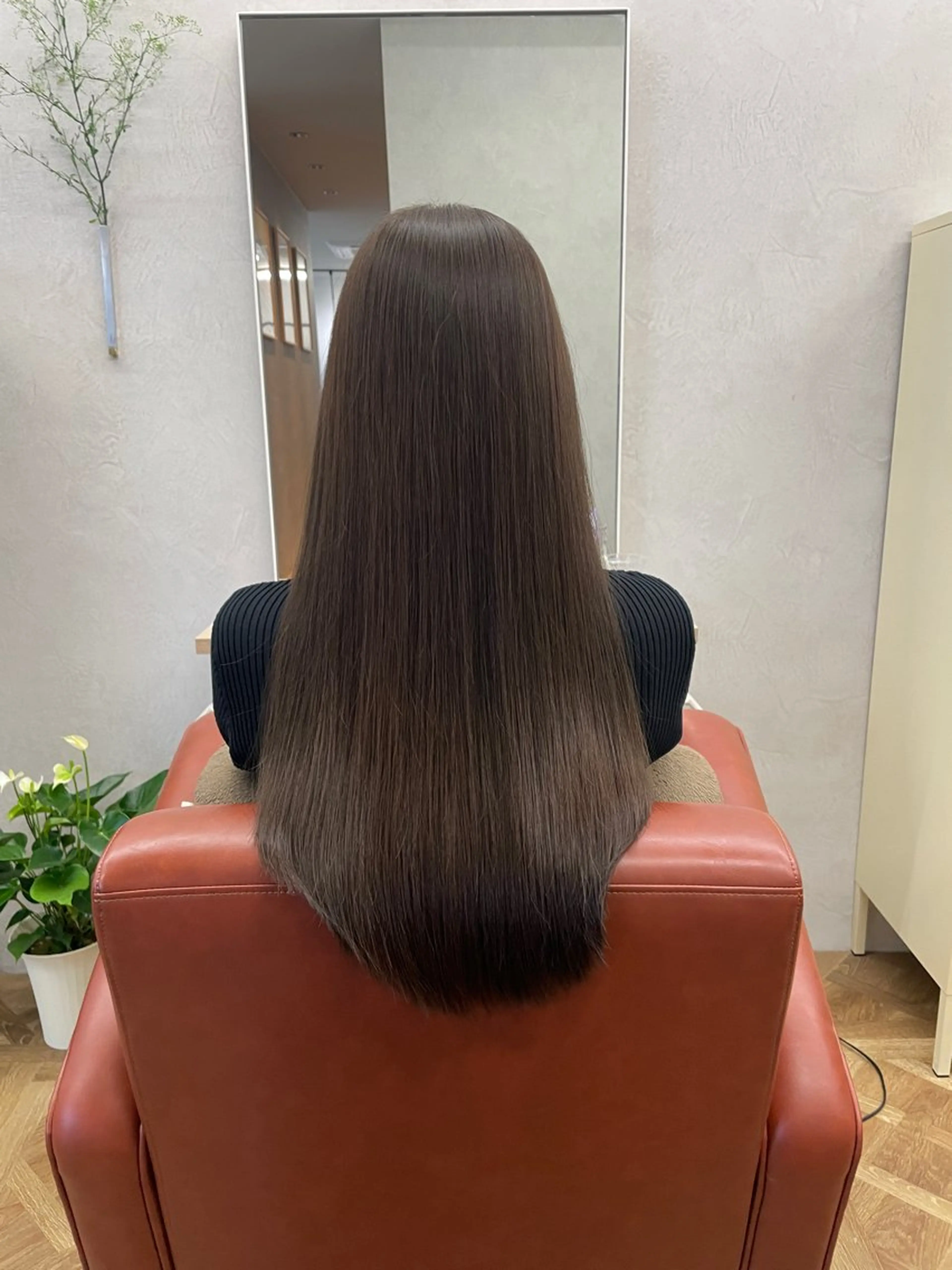 ロング カラー ベージュカラー オリーブベージュ カット ヘアカラー トリートメント 見奈美 凜のヘアスタイル