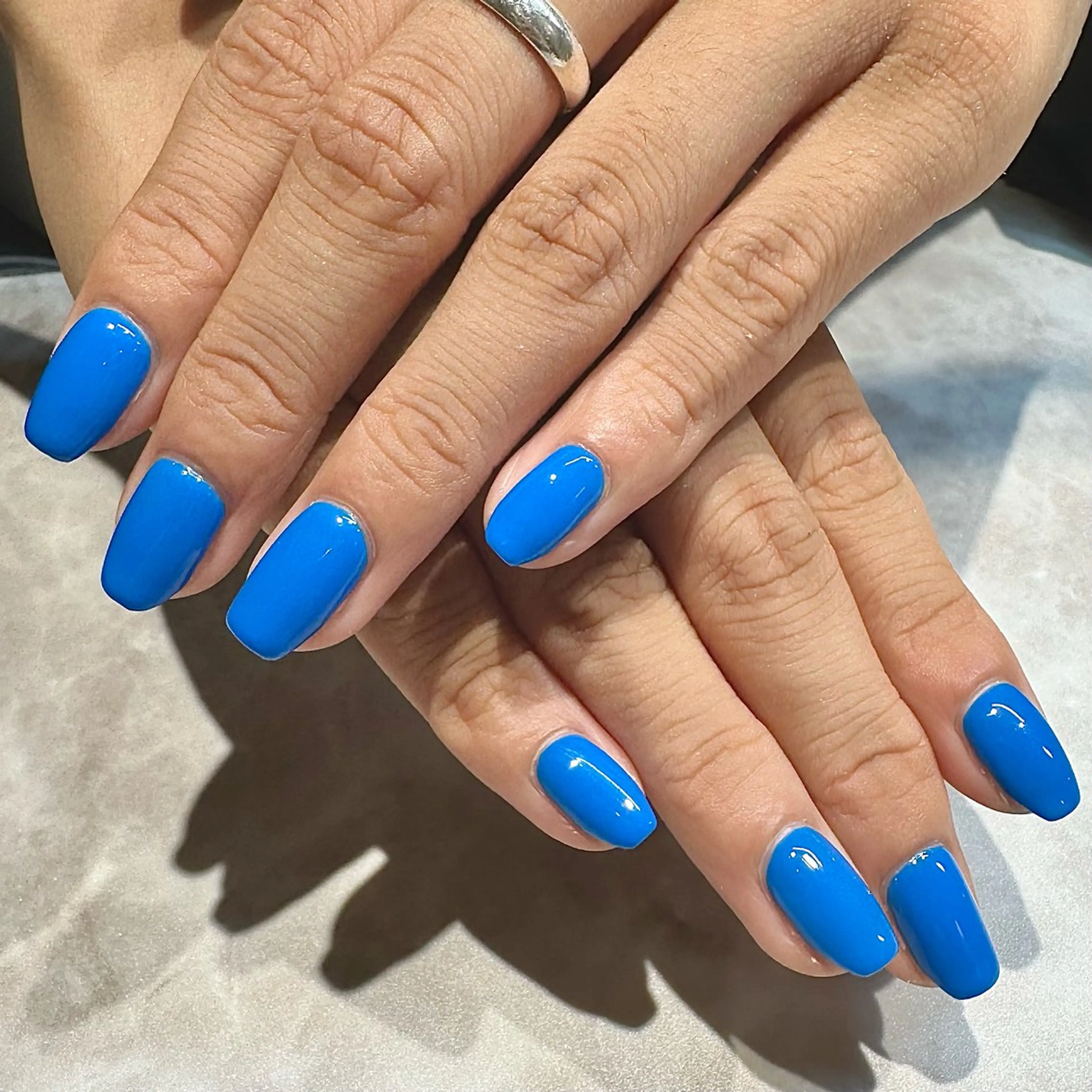 ネイル ブルー ワンカラーネイル erinca nail所属・圦本 有紀のネイルデザイン