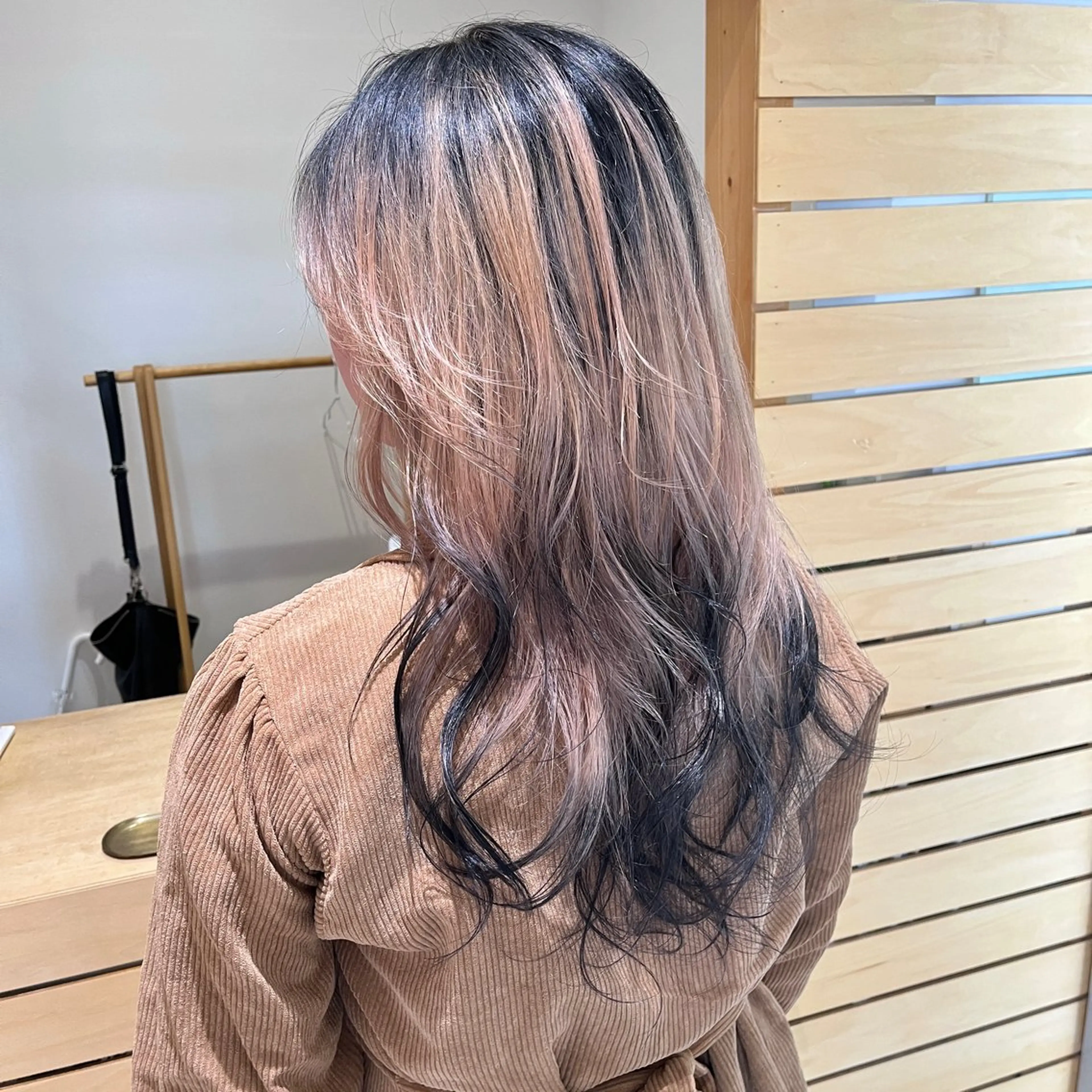 セミロング カラー ブリーチ ヘアカラー トリートメント ヘアセット RUBEUS【ルベウス】所属・✨艶々カラー🎨 杉本賢人のヘアスタイル
