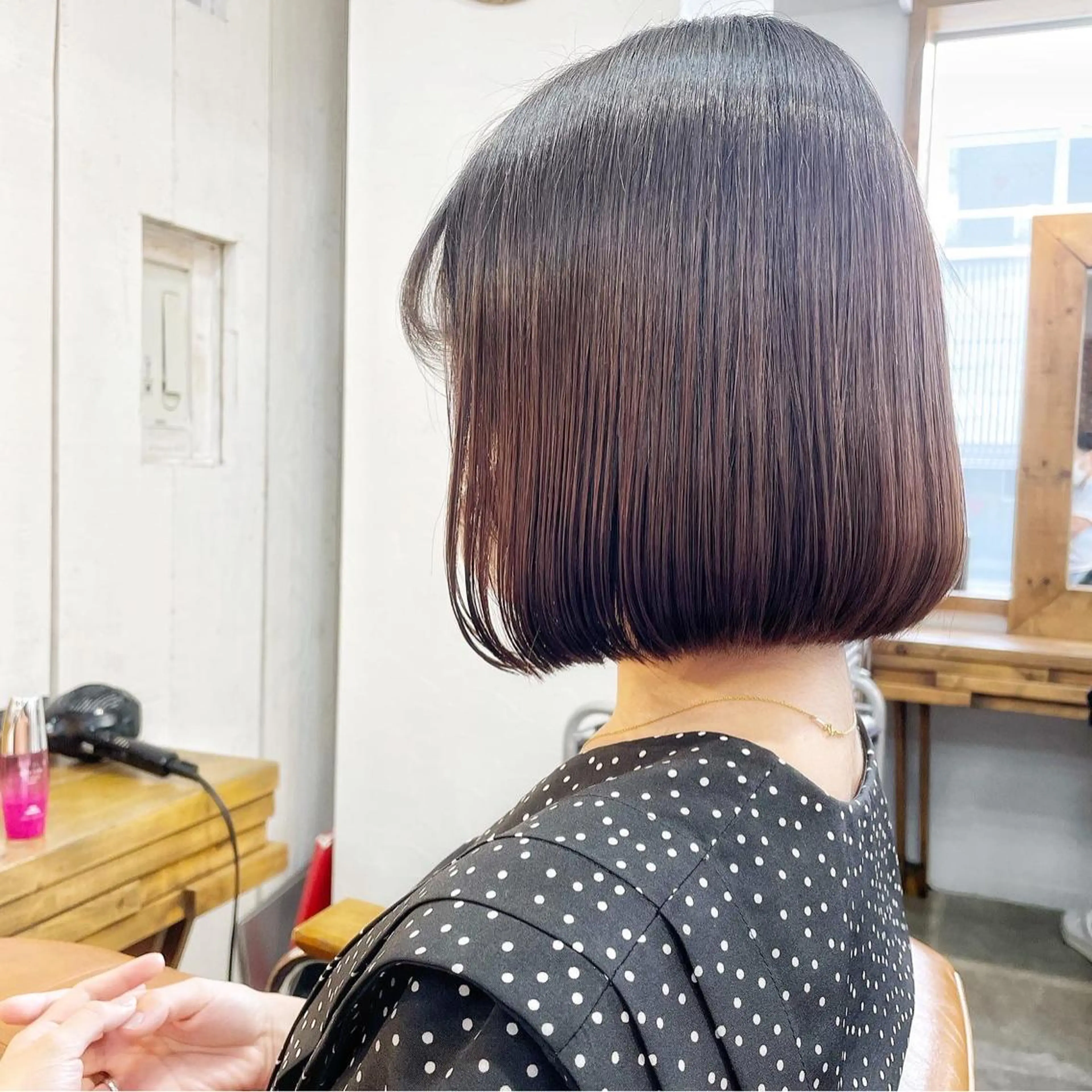 ショート カラー ショートレイヤー 丸みショート グラデーションカラー くびれヘア くせ毛 newline銀座所属・銀座ショート/ 大人ショート/金子涼のヘアスタイル