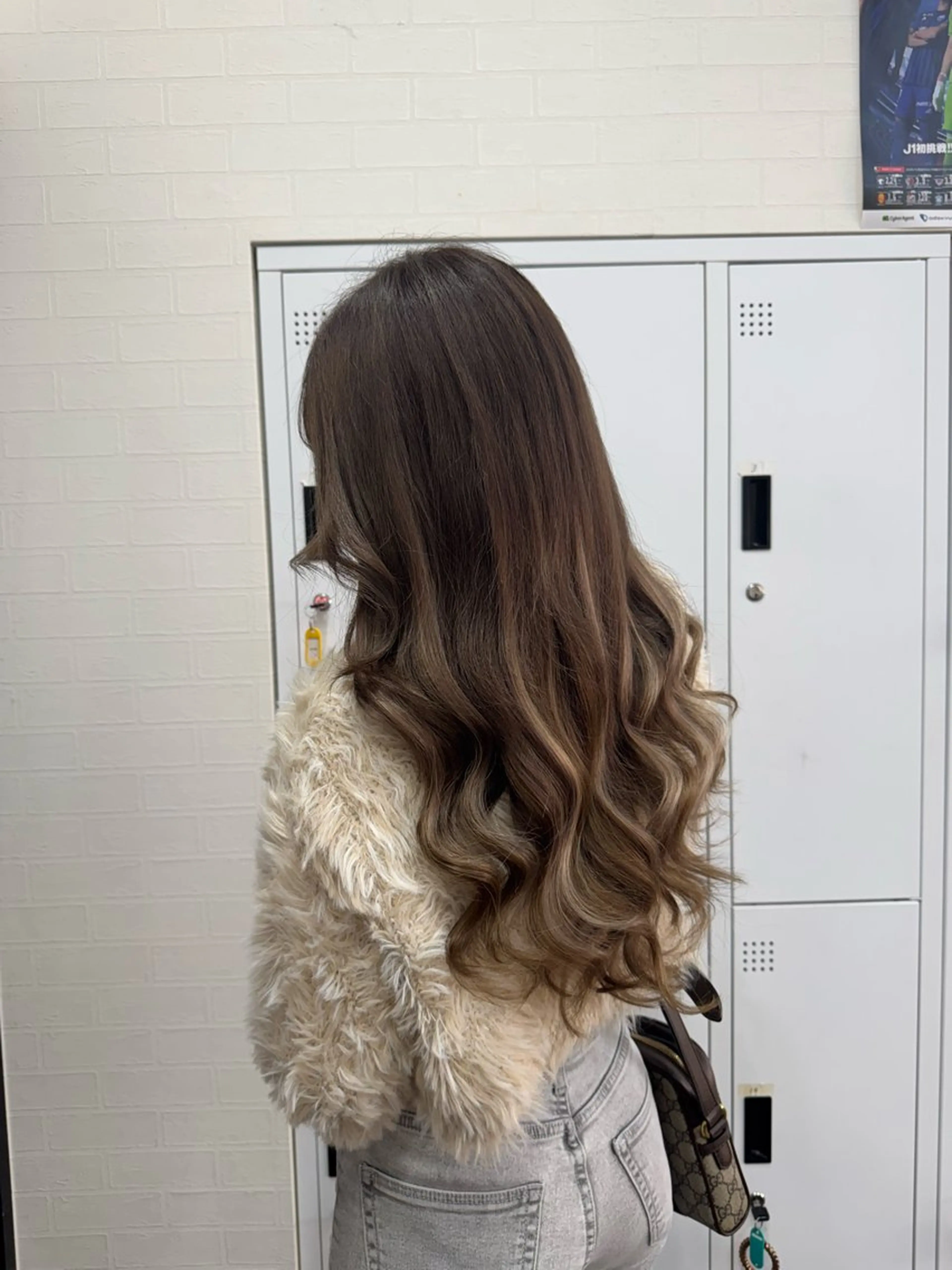 ロング ヘアカラー エクステ 田子🦋ハイトーン 🫐耳つぼジュエリーのヘアスタイル