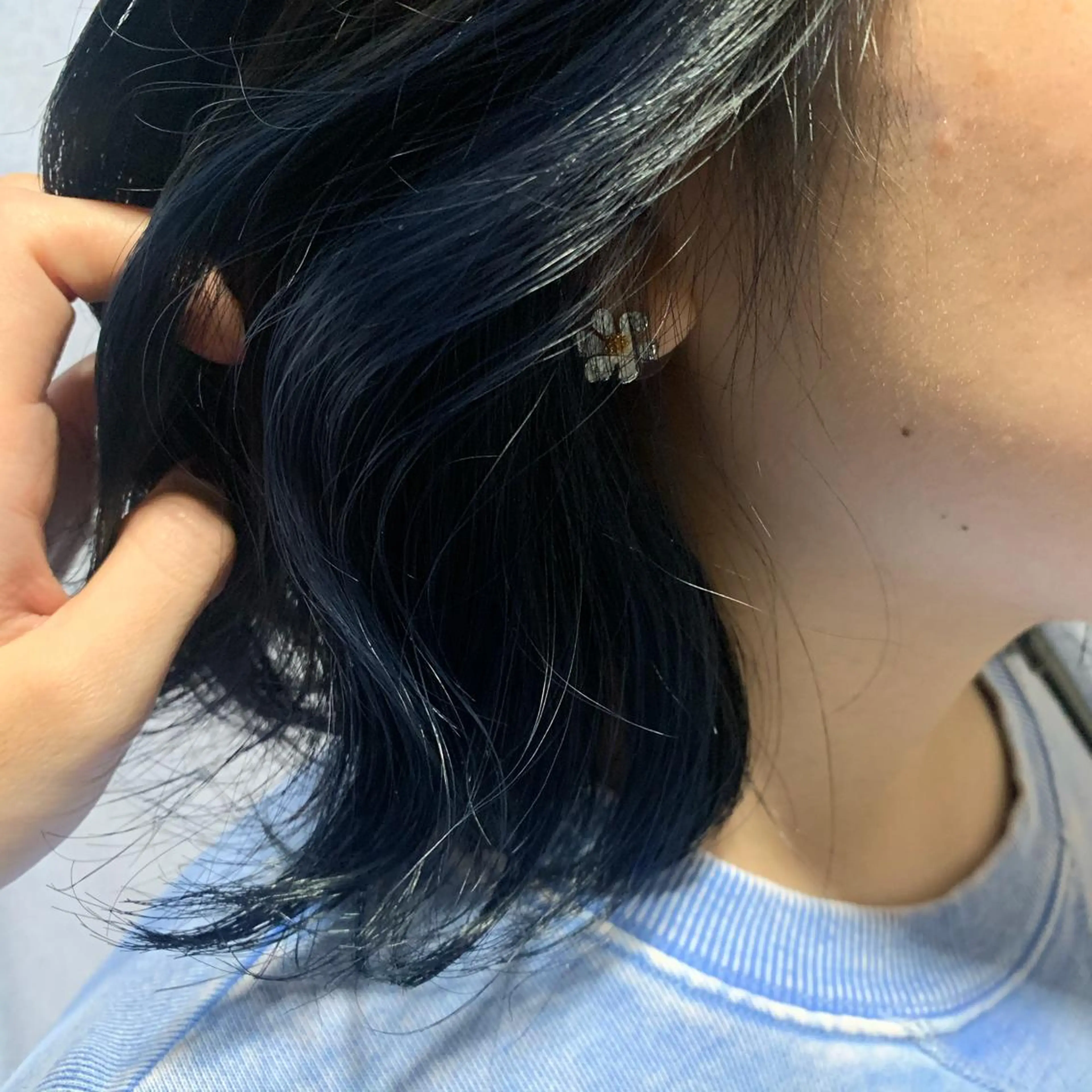 ミディアム カラー ブリーチ イヤリングカラー カット ヘアカラー chouette シュエットのヘアスタイル