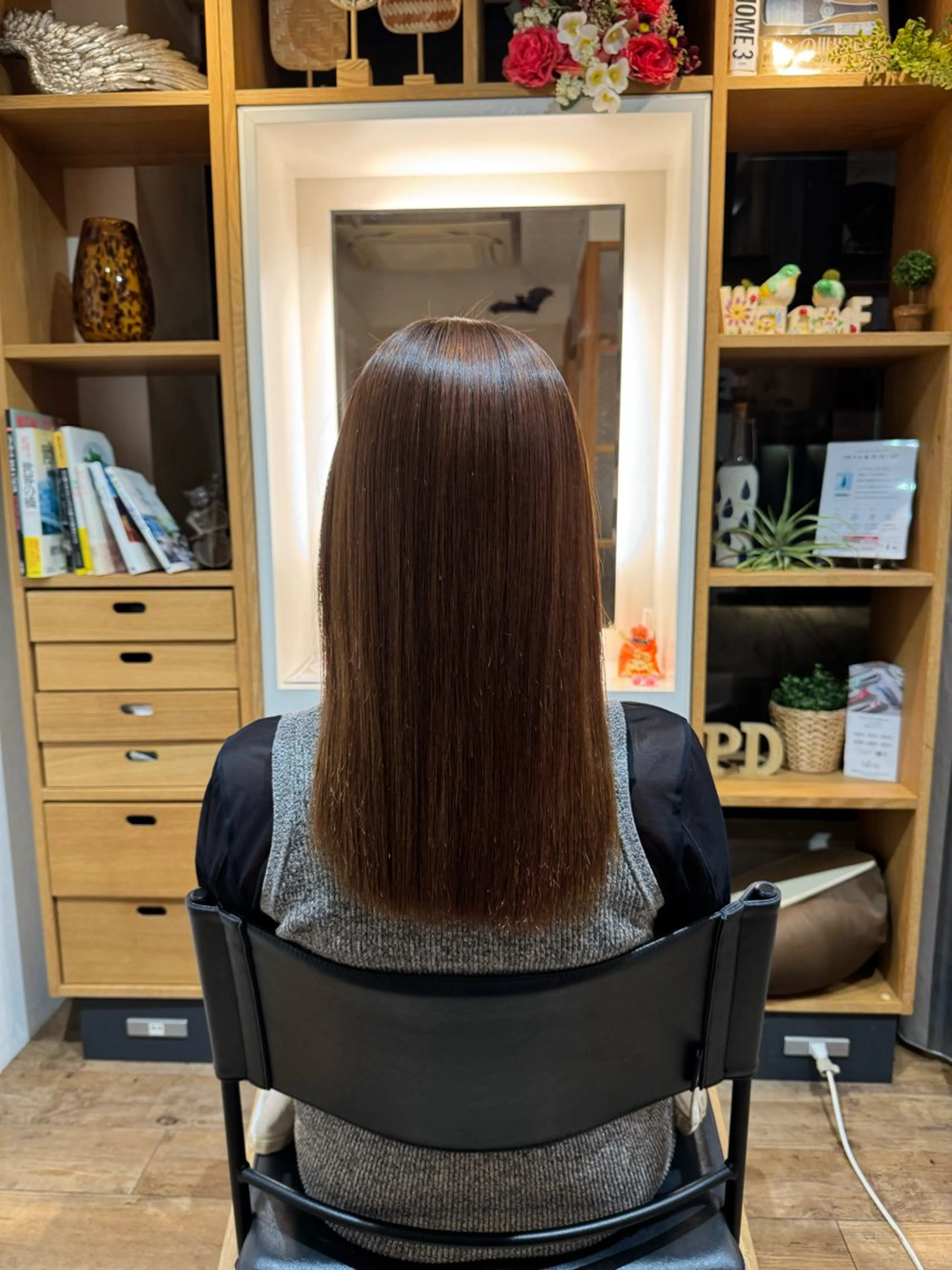 セミロング カット 縮毛矯正 トリートメント afloatkobe所属・美髪/髪質改善 川口凌弥のヘアスタイル