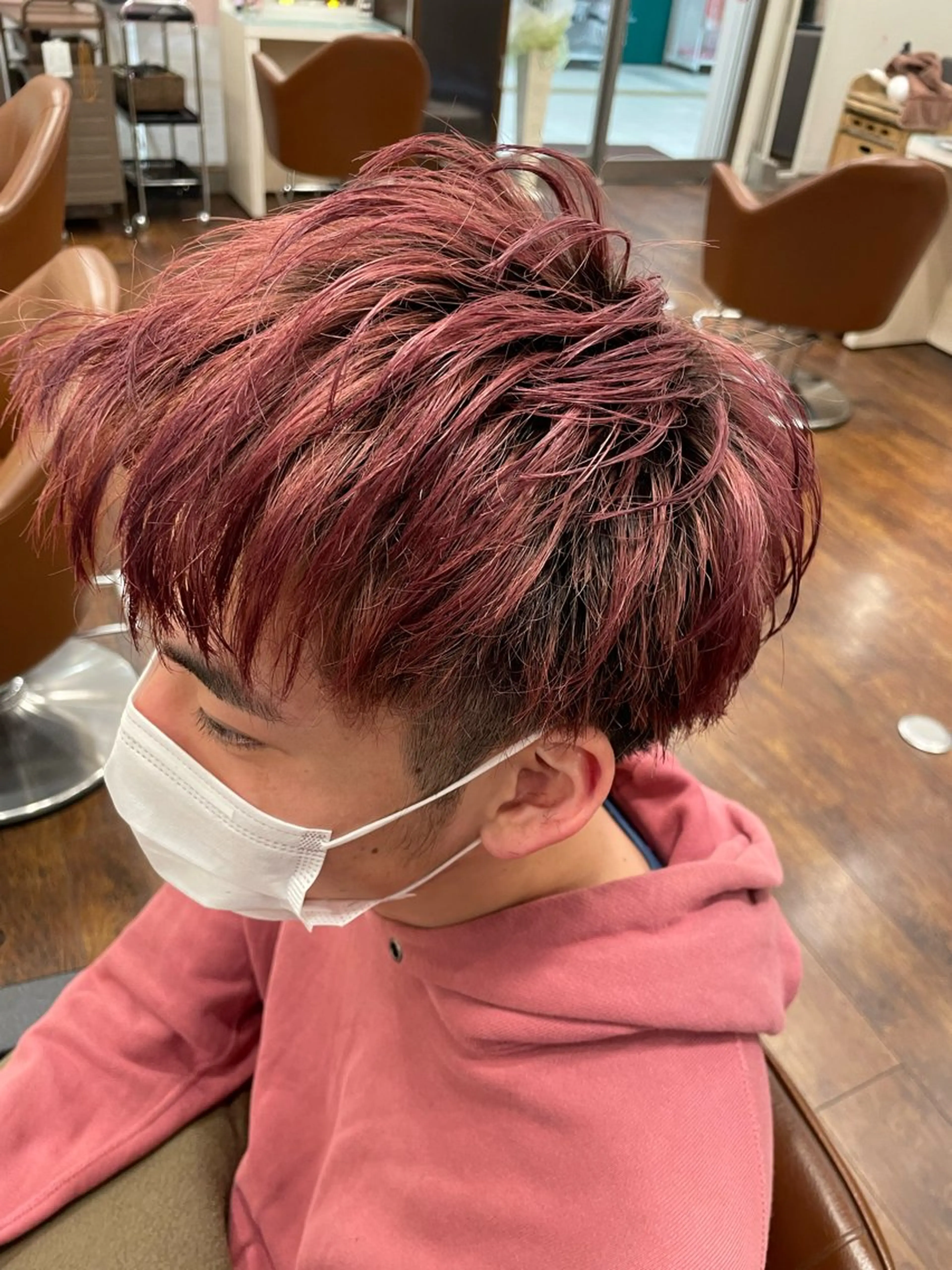 カラー メンズ メンズブリーチ ブリーチ ピンクカラー 井上 悠人のヘアスタイル