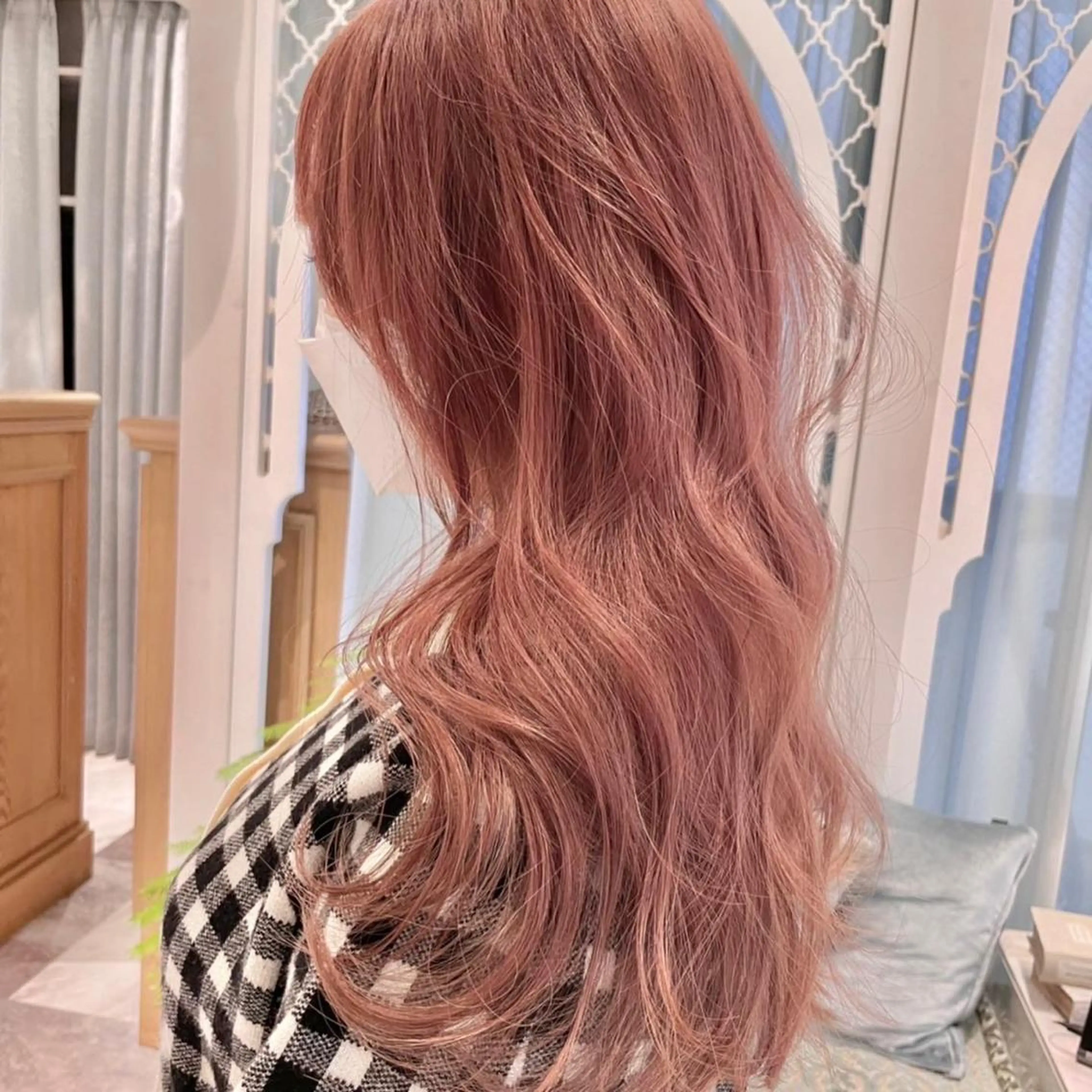 ロング 顔まわりレイヤー 顔周りカット 髪質改善 韓国風ヘア レイヤーカット 川井麻由🎀アイドル 量産🎀ピンクカラーのヘアスタイル