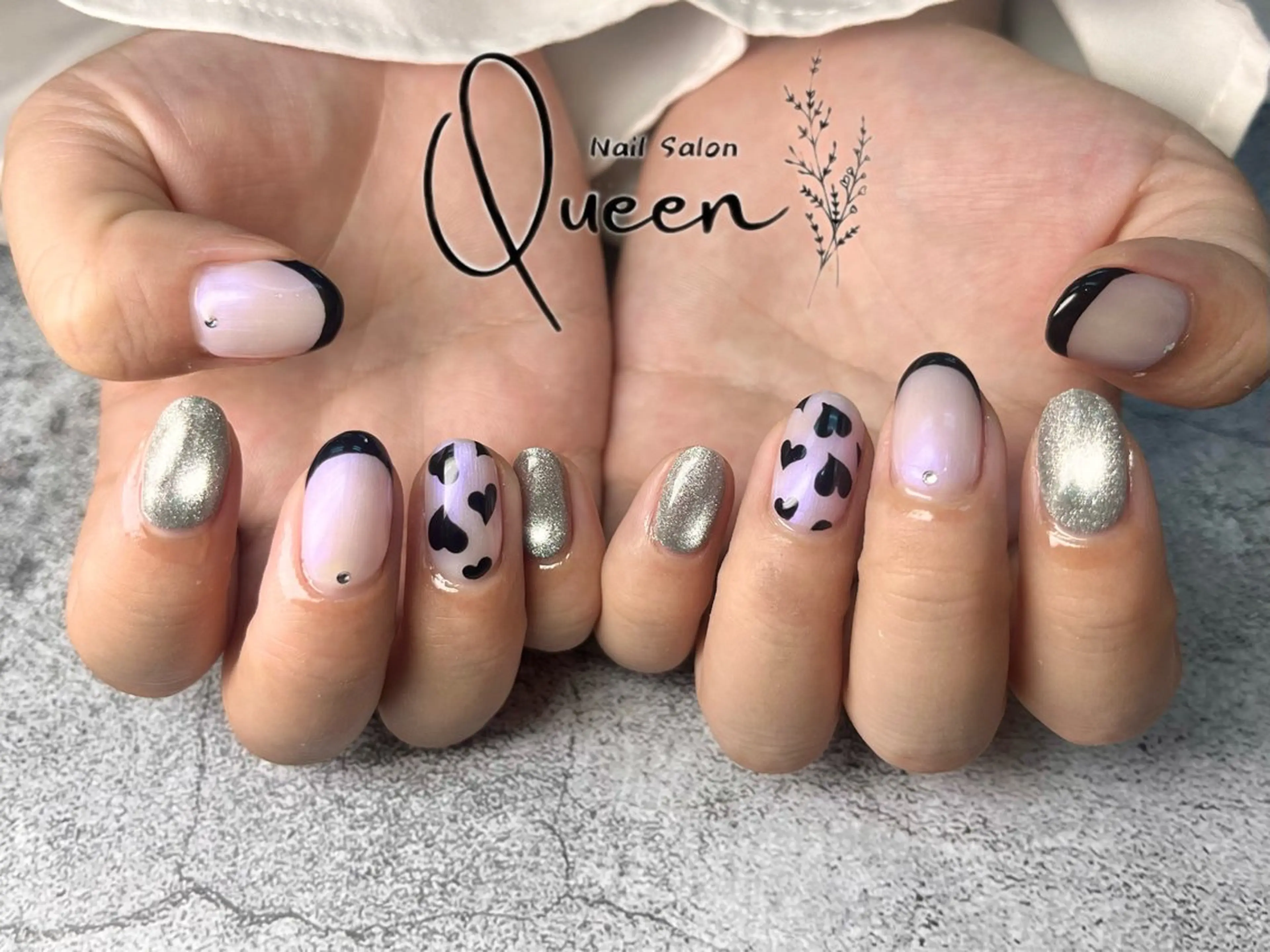 ネイル フレンチネイル ハート Queen nail 北堀江 ASUKAのネイルデザイン