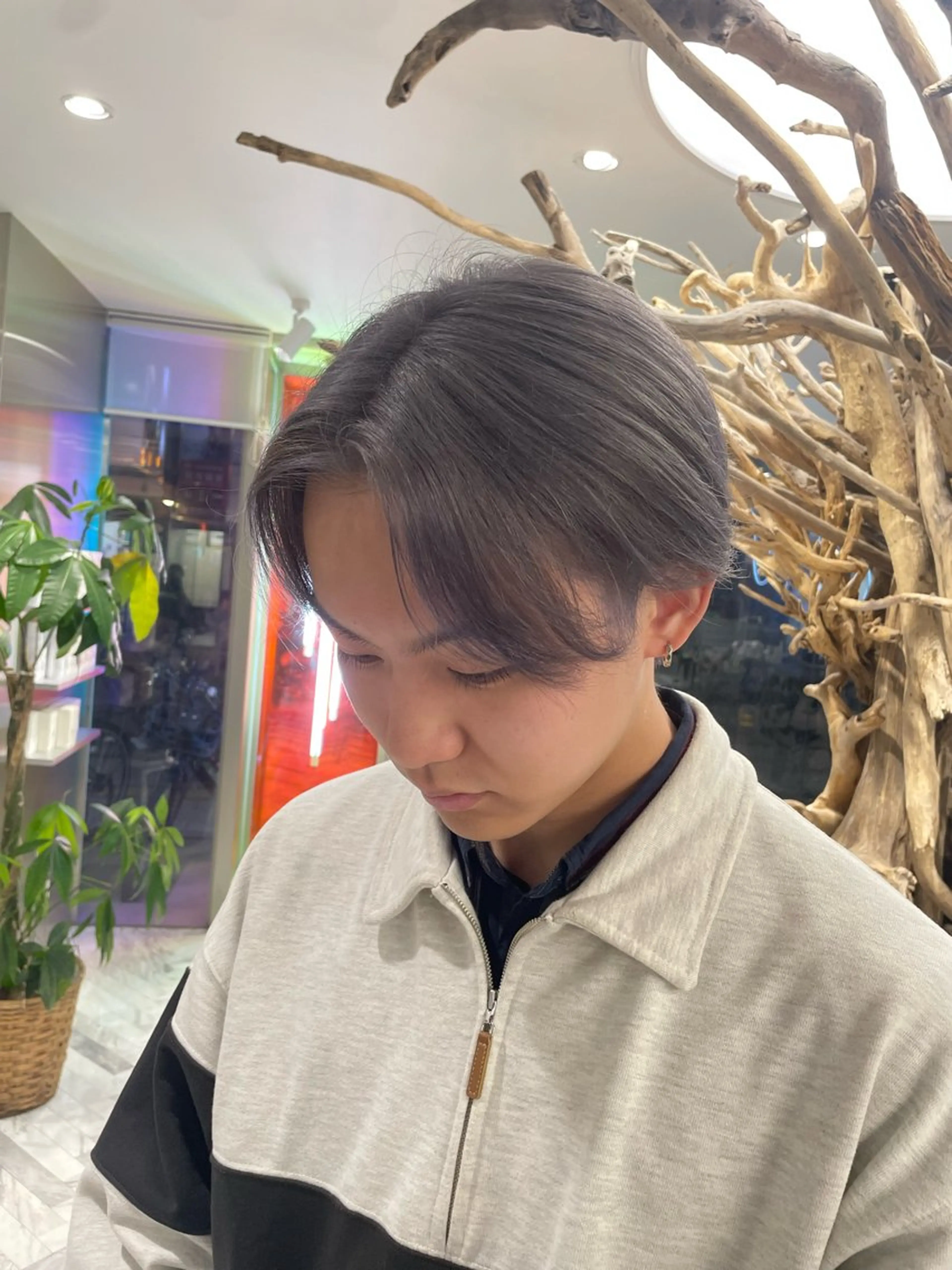 ショート カラー メンズ メンズパーマ メンズツイストパーマ 波巻きパーマ ツイストパーマ ヘアカラー カラーモデル⚡️ REONのヘアスタイル