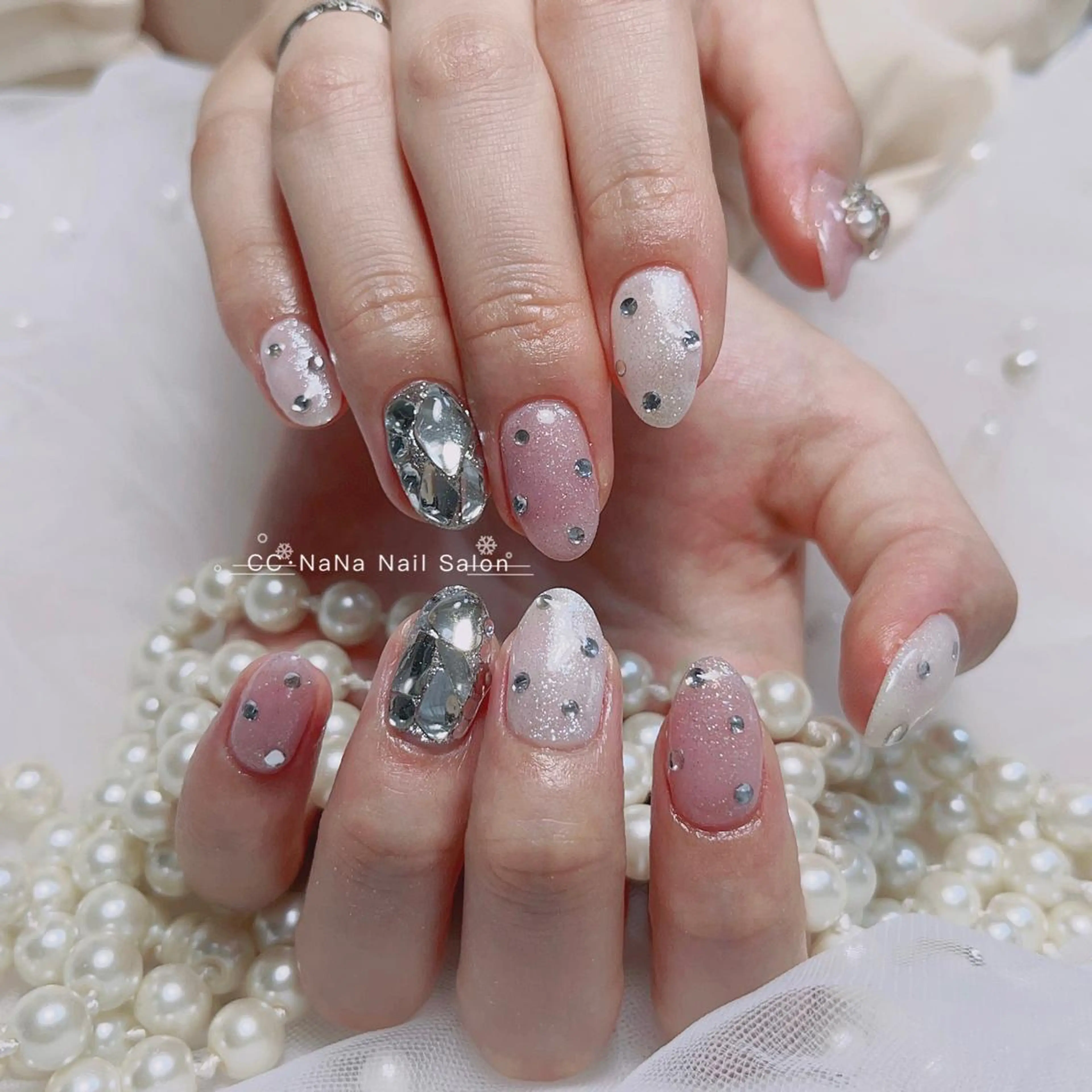 ネイル チークネイル フラッシュネイル ハート キラキラネイル 韓国ネイル ハンドネイル 💎CC・NaNa 韓国風ネイル🌙のネイルデザイン