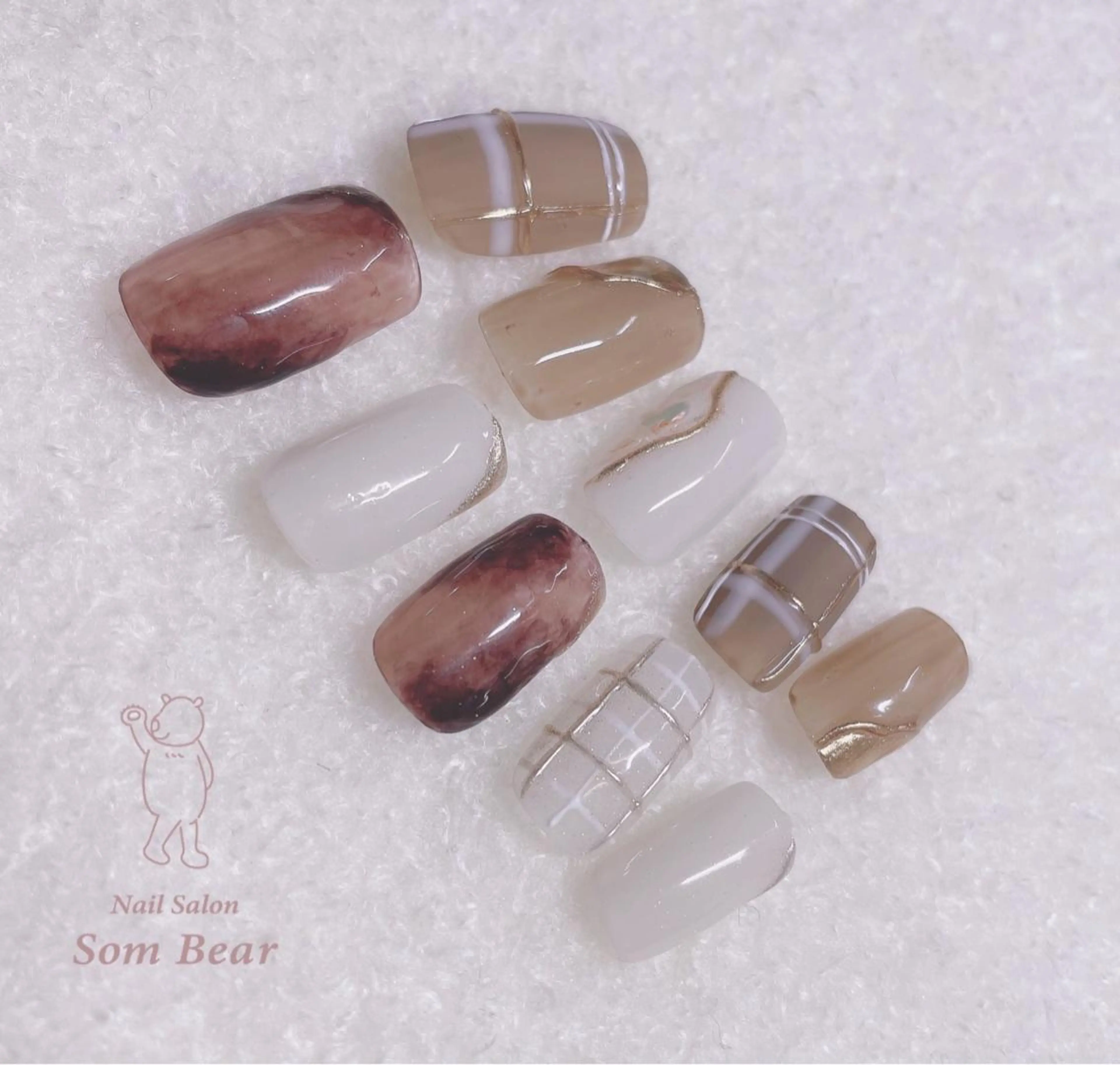 ネイル フレンチネイル ゴージャス グラデーション ワンカラーネイル Som Bear所属・nail salon Som Bear🧸のネイルデザイン