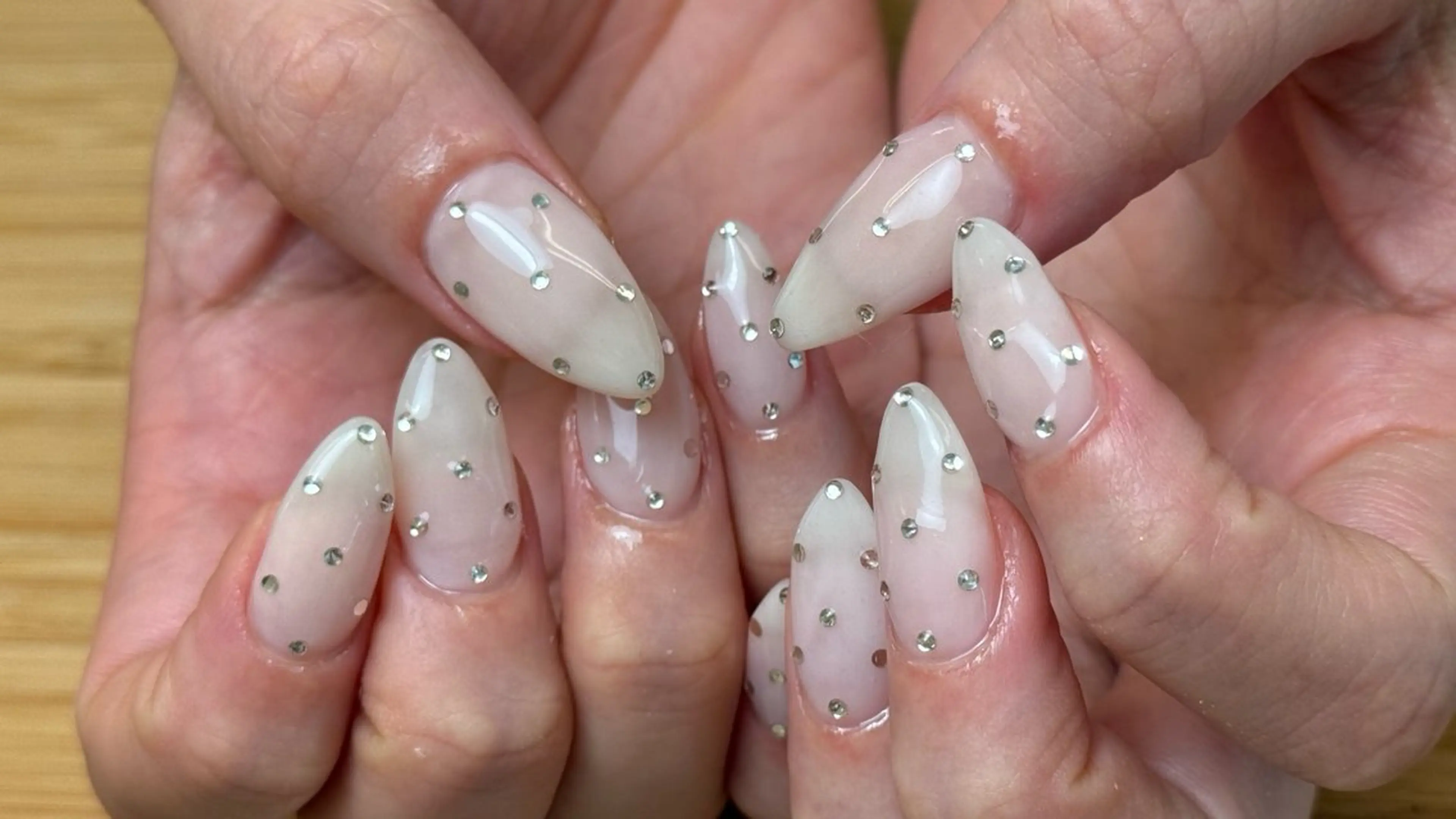 ネイル ハンドネイル VIVA NAIL所属・自爪を傷つけない フィルイン3500円のネイルデザイン