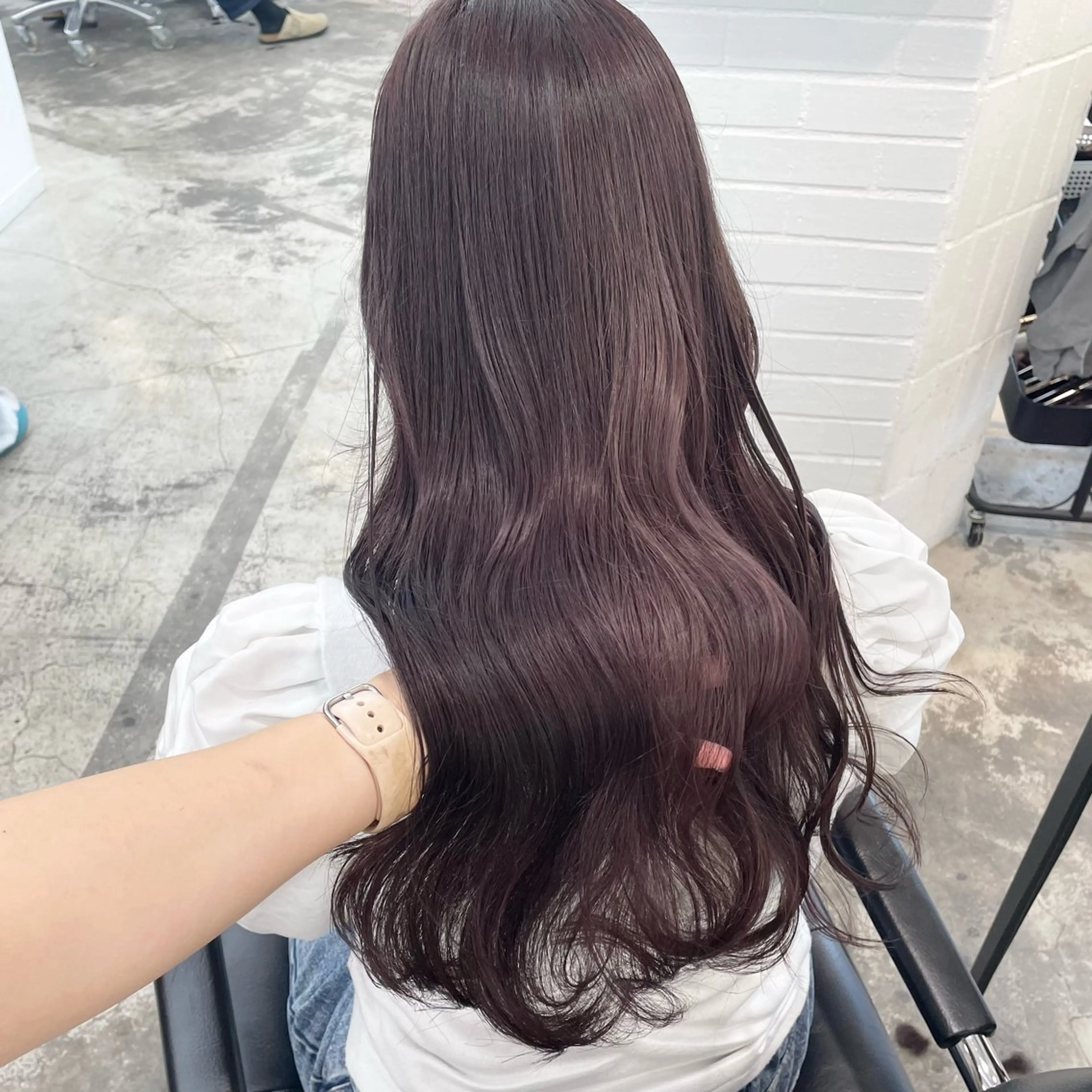 ロング カラー ブリーチ 透明感カラー グレージュ ラベンダーカラー ラベンダーグレージュ ヘアカラー トリートメント レイヤー×グレージュ /ピンク🩷mioのヘアスタイル