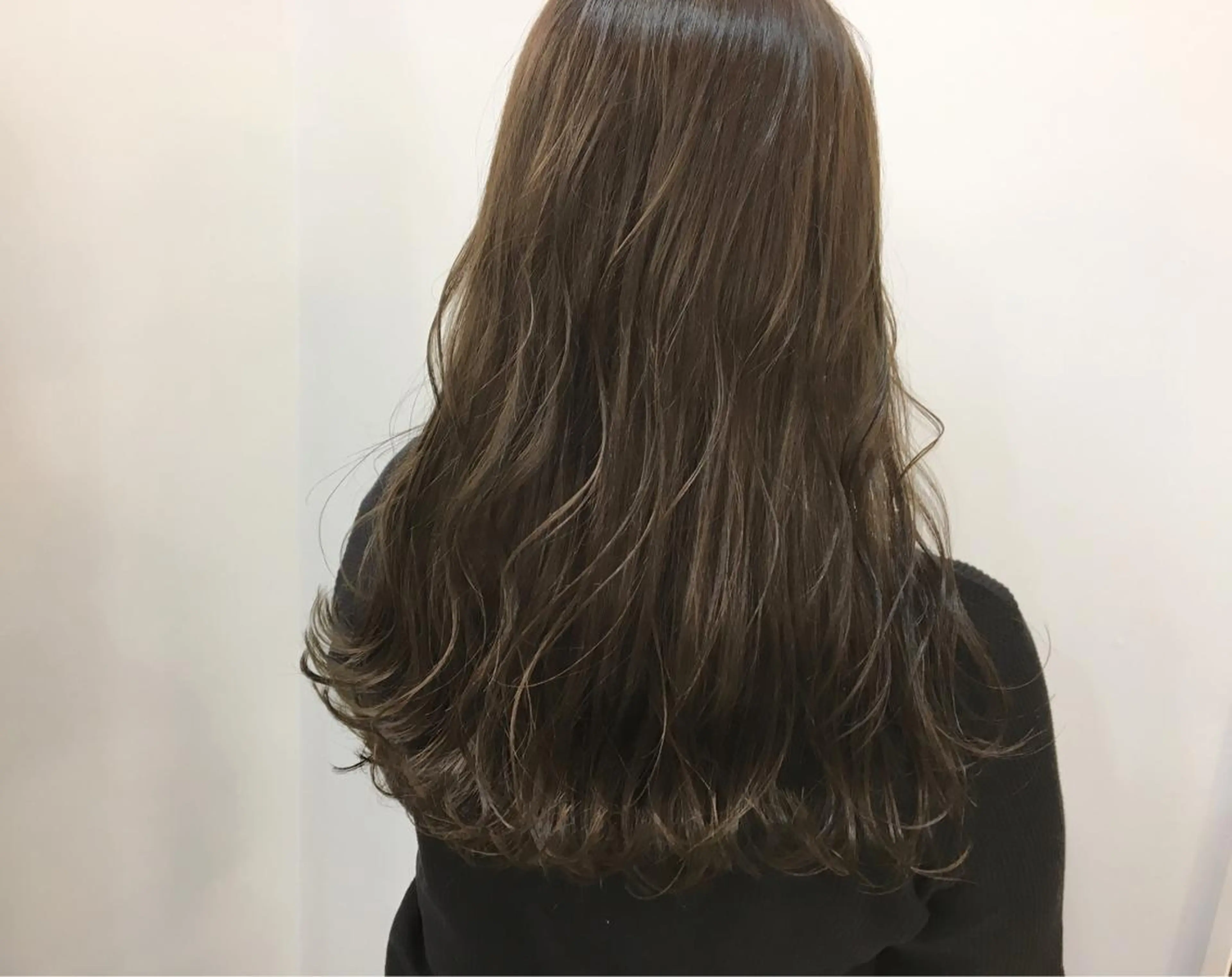 ロング カラー 透明感カラー 鈴木 翔梧のヘアスタイル