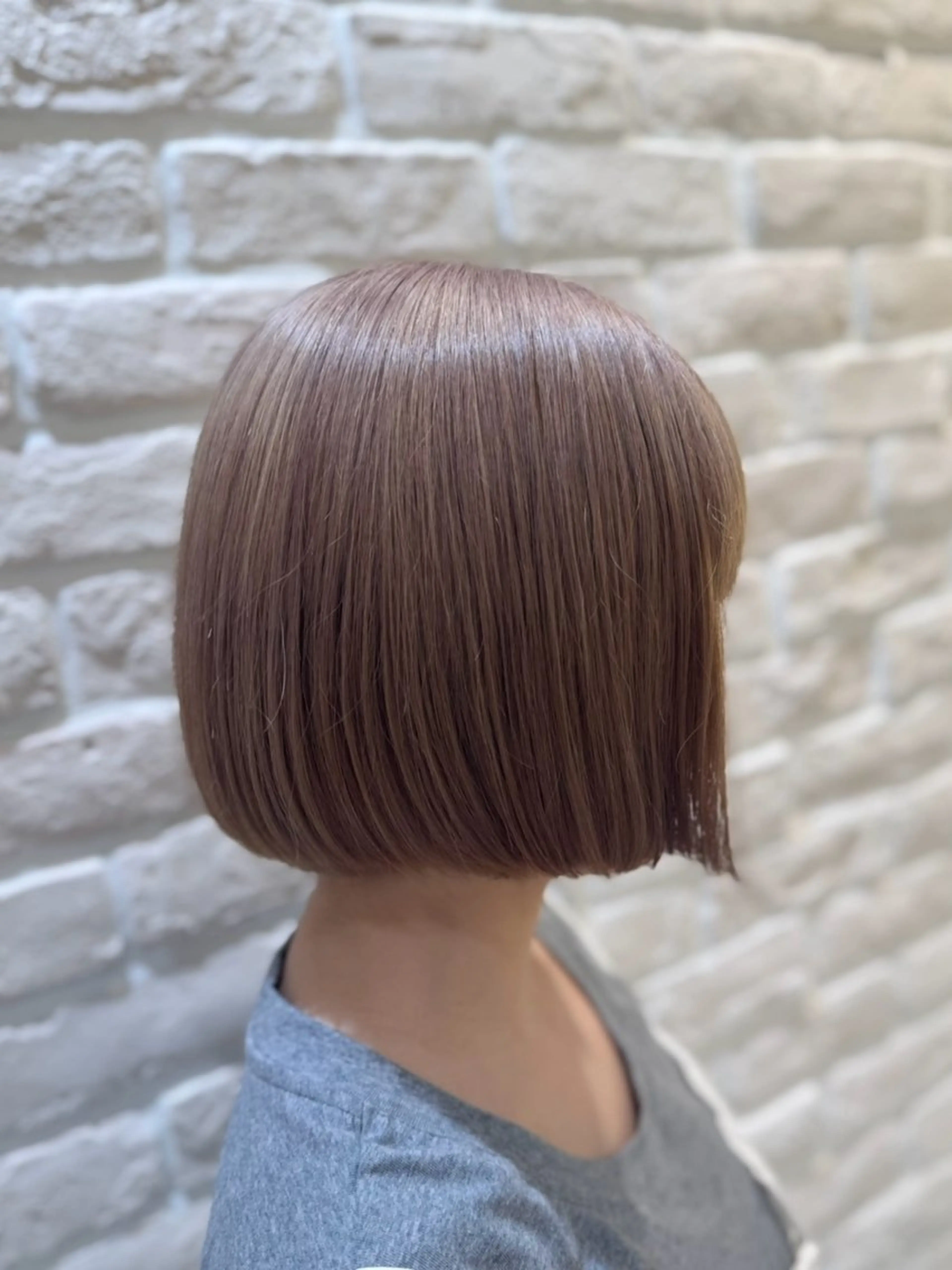 ミディアム カット ヘアカラー トリートメント ハイトーンカラー 髪質改善カラーノトのヘアスタイル