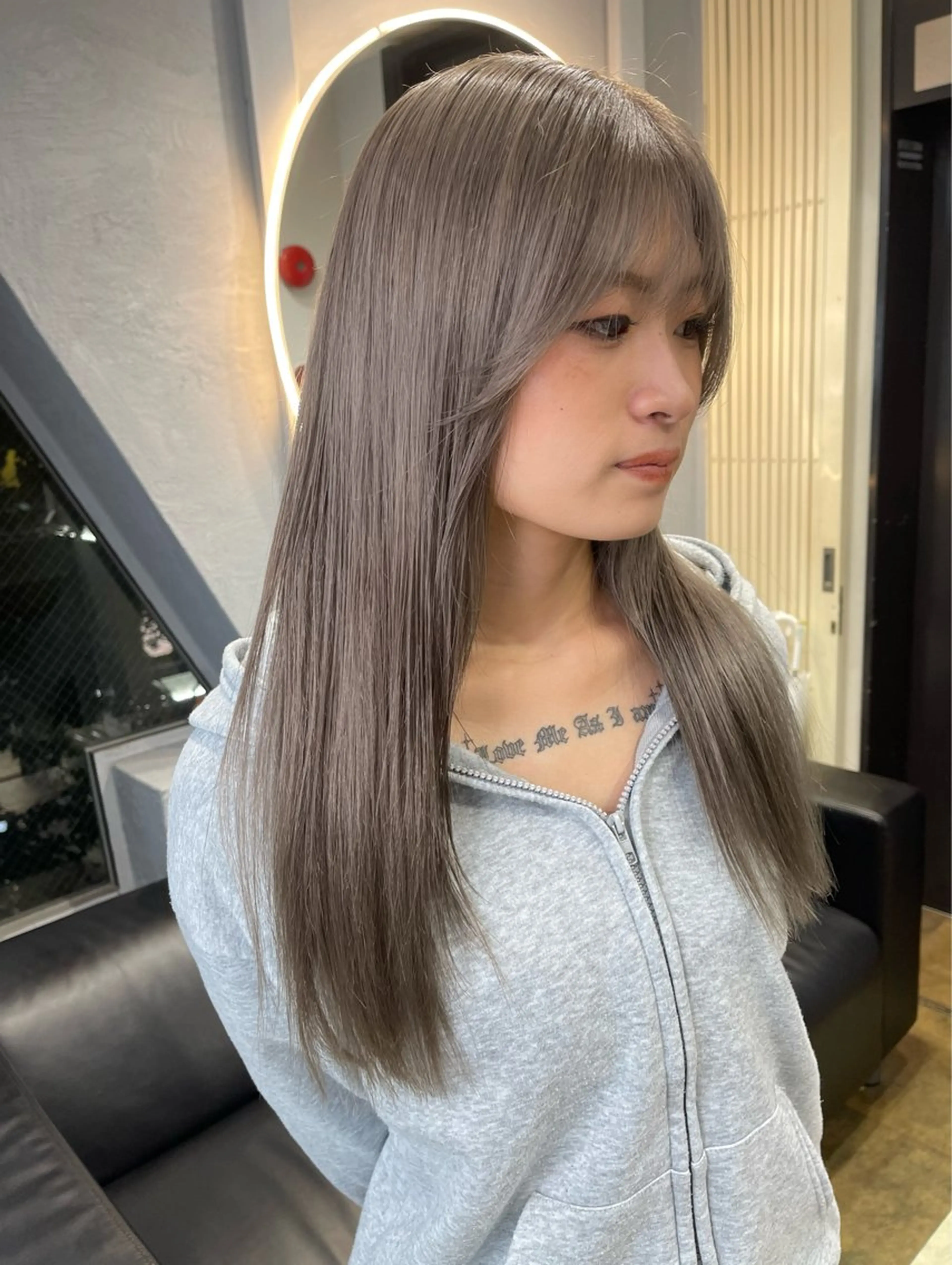 ロング カラー ベージュカラー ブリーチ ケアブリーチ デザインカラー ダブルカラー ヘアカラー 宮崎　達也 ミルクティーベージュのヘアスタイル