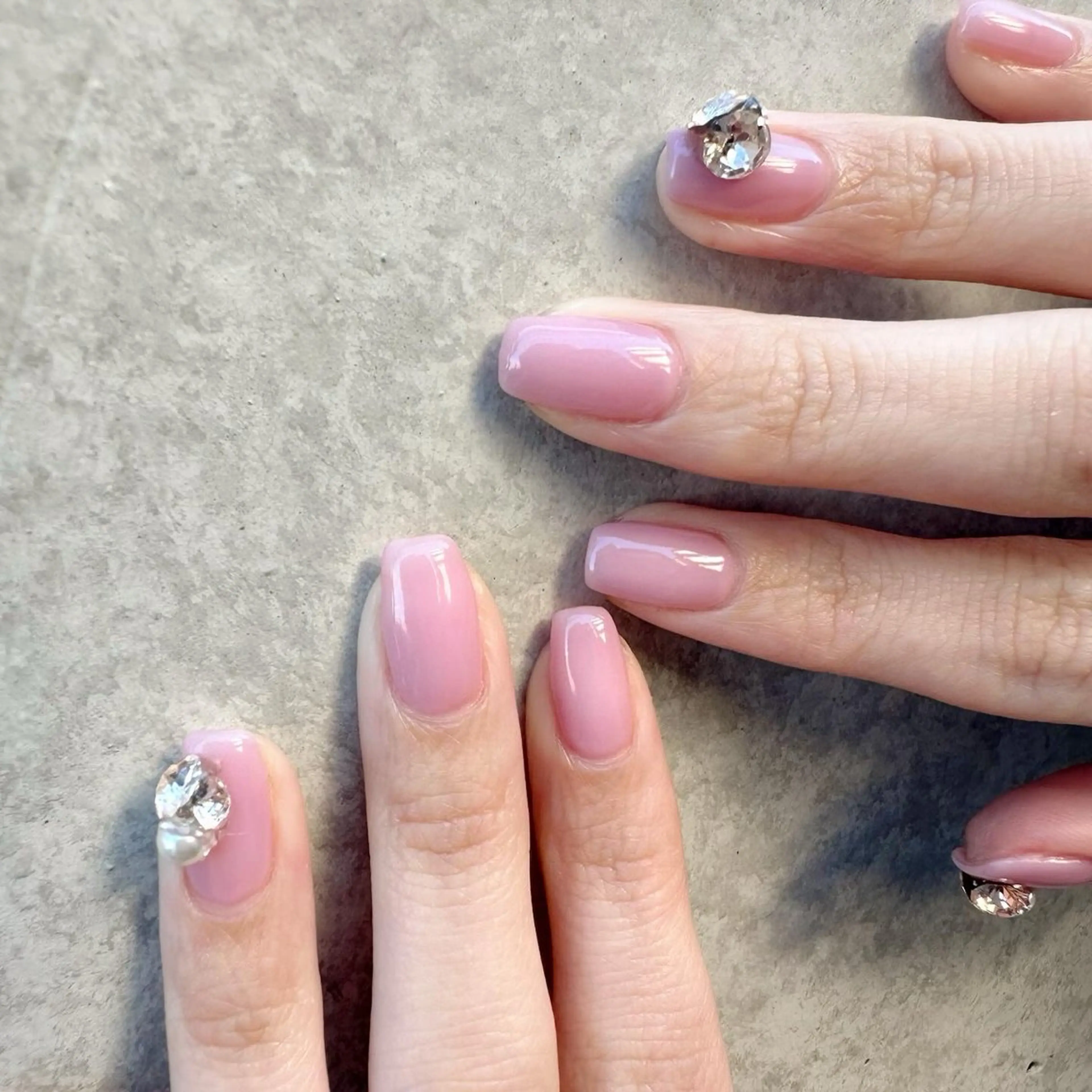 ネイル 氷ネイル・うるうるネイル 韓国ネイル ニュアンスネイル ピンク シンプルネイル 🪞KAPE NAIL 🪞のネイルデザイン