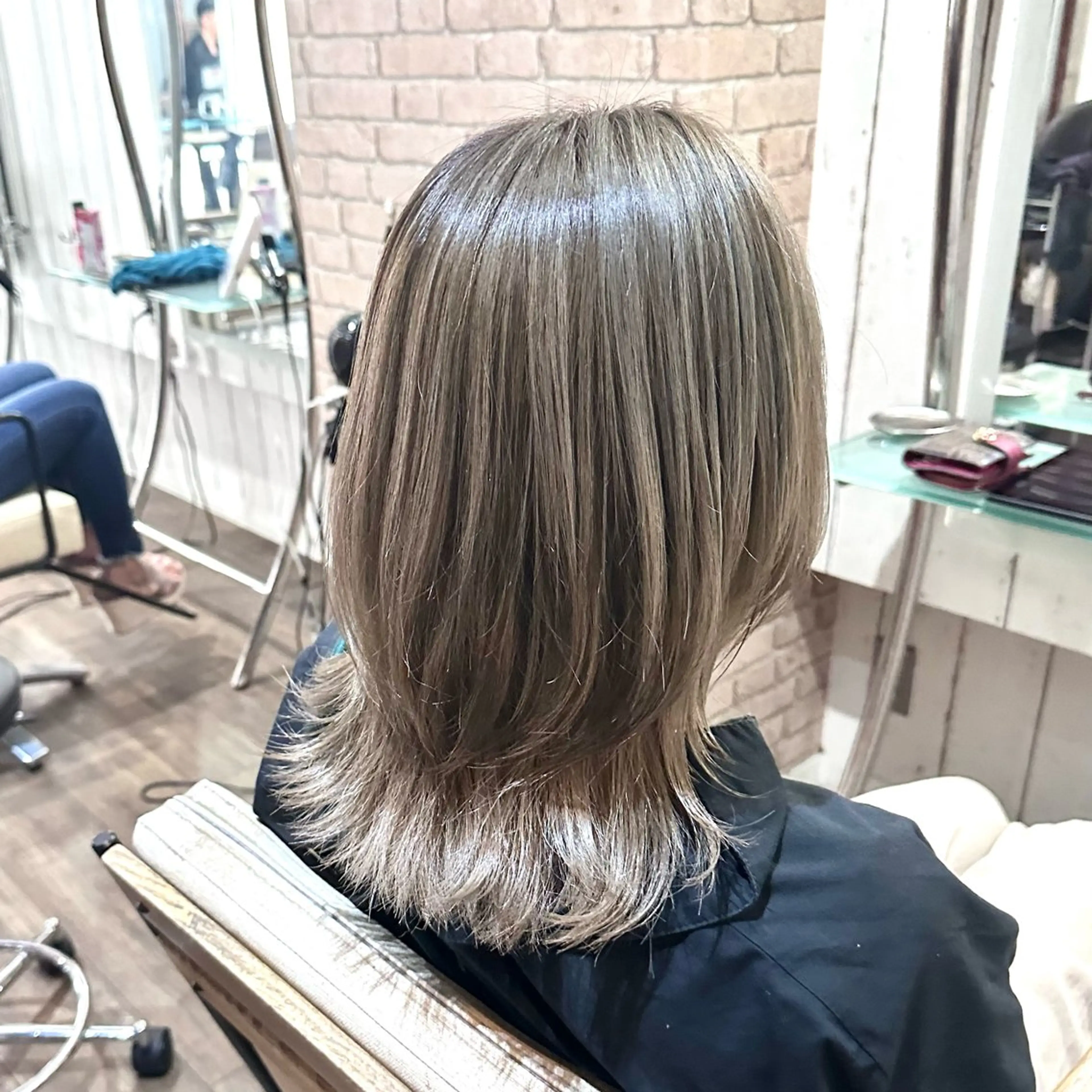 ミディアム カラー ヘアアレンジ ブリーチ MiU所属・韓国×髪質改善×美髪 縮毛矯正×レイヤーのヘアスタイル