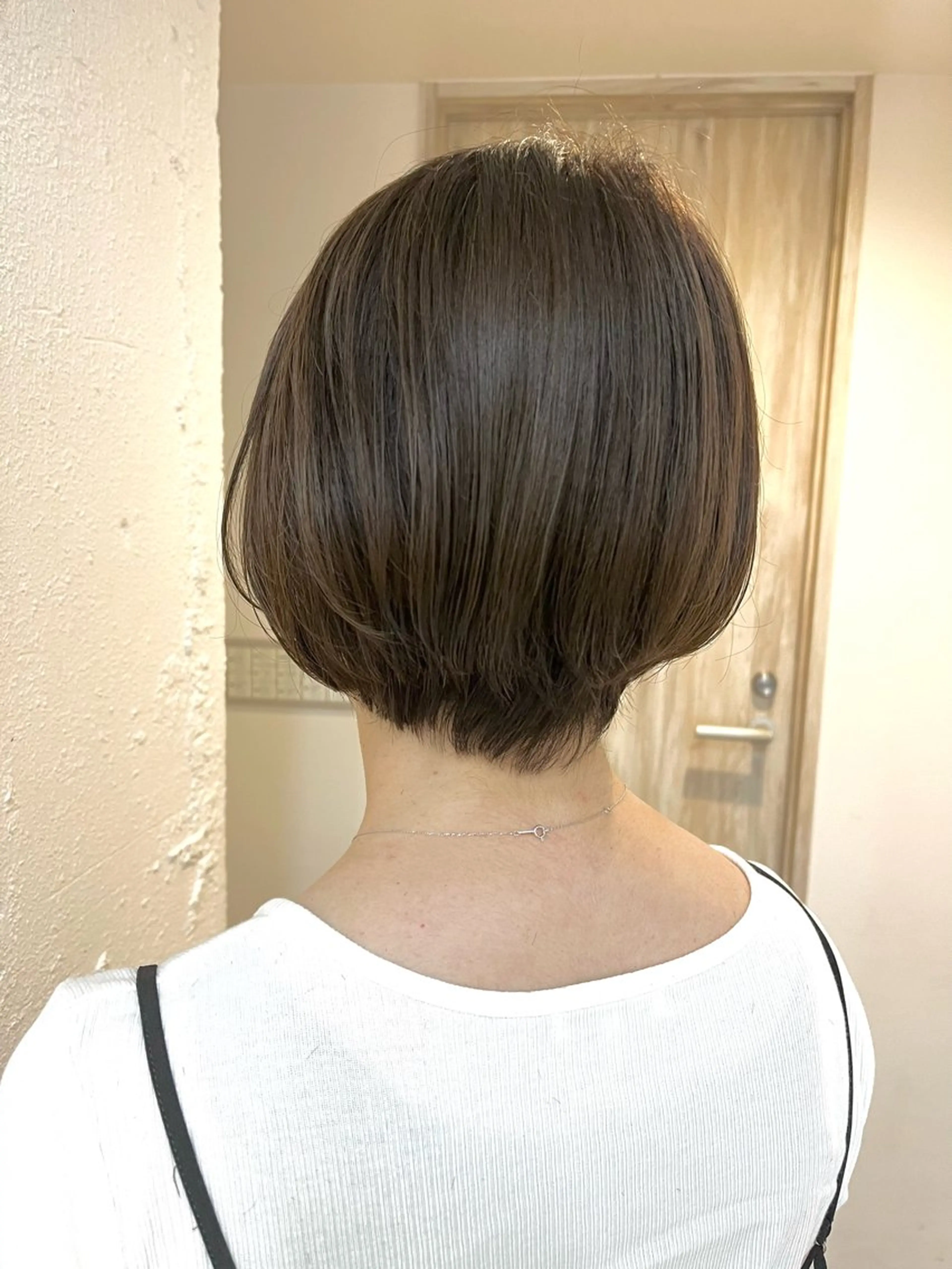 ショート カラー ショートボブ ベージュカラー ボブ くせ毛 似合わせカット カット ヘアカラー トリートメント ストレートパーマ／ レイヤー／ベージュのヘアスタイル
