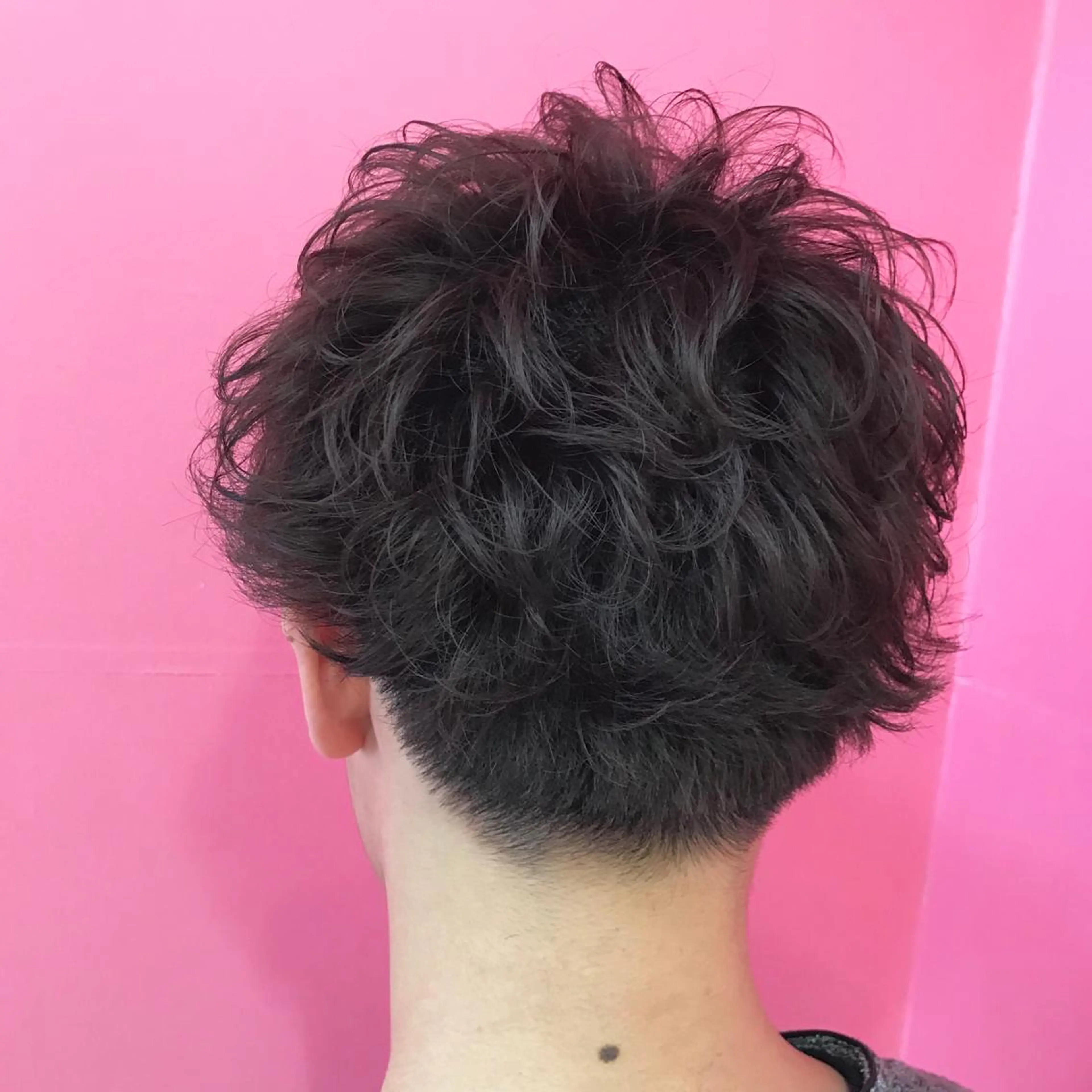 ショート パーマ メンズ マッシュ 外ハネヘア カット Vir by browのヘアスタイル