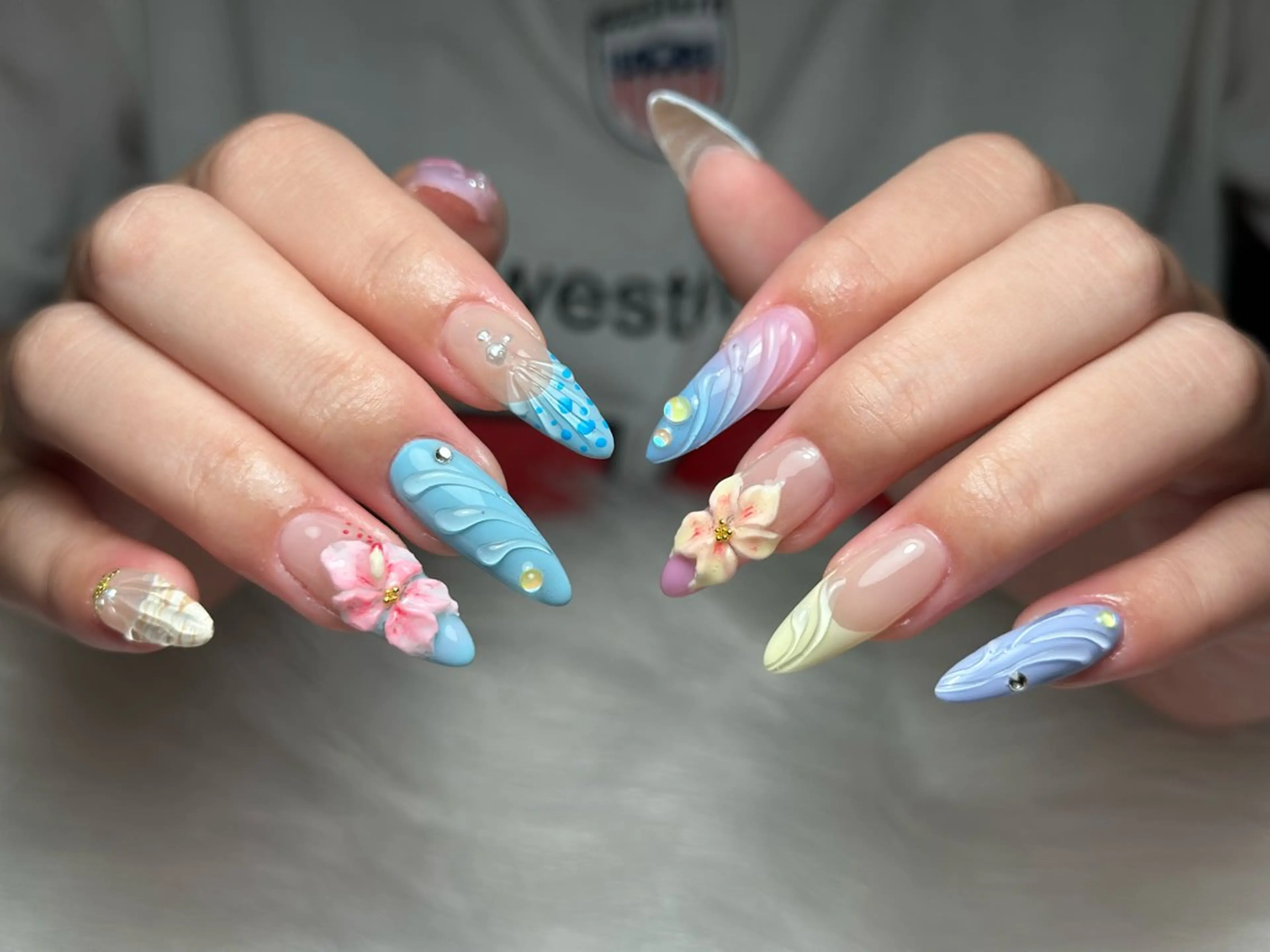 ネイル フレンチネイル グラデーション 韓国ネイル マグネットネイル シンプルネイル ハンドネイル CoMo Nail Studio所属・CoMo Nailのネイルデザイン