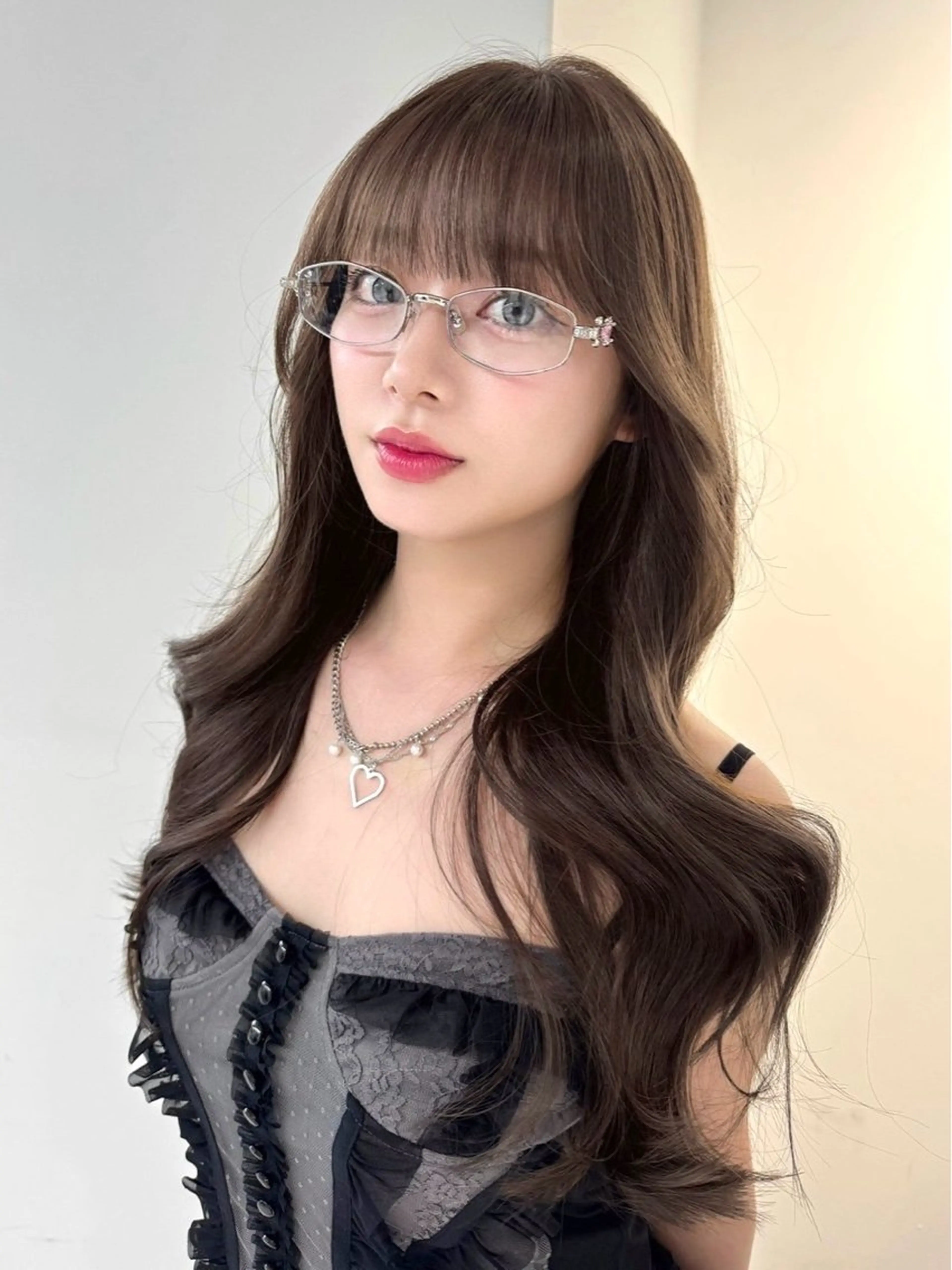 ロング カラー ベージュカラー ブリーチ ケアブリーチ デザインカラー ダブルカラー カット ヘアカラー TATSU ミルクティーベージュのヘアスタイル