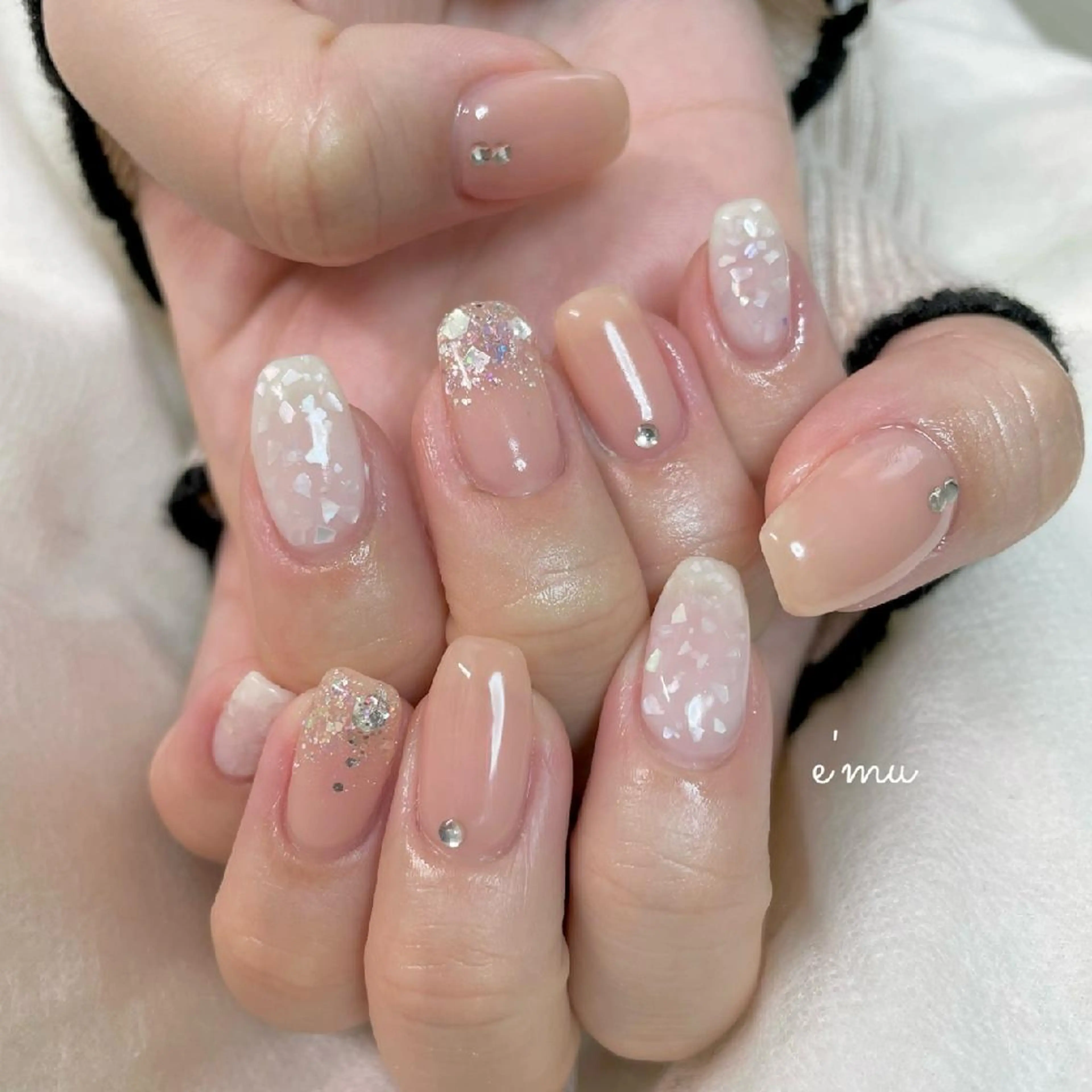 ネイル キラキラネイル 韓国ネイル シンプルネイル 春ネイル ハンドネイル nail salon e'mu💐のネイルデザイン