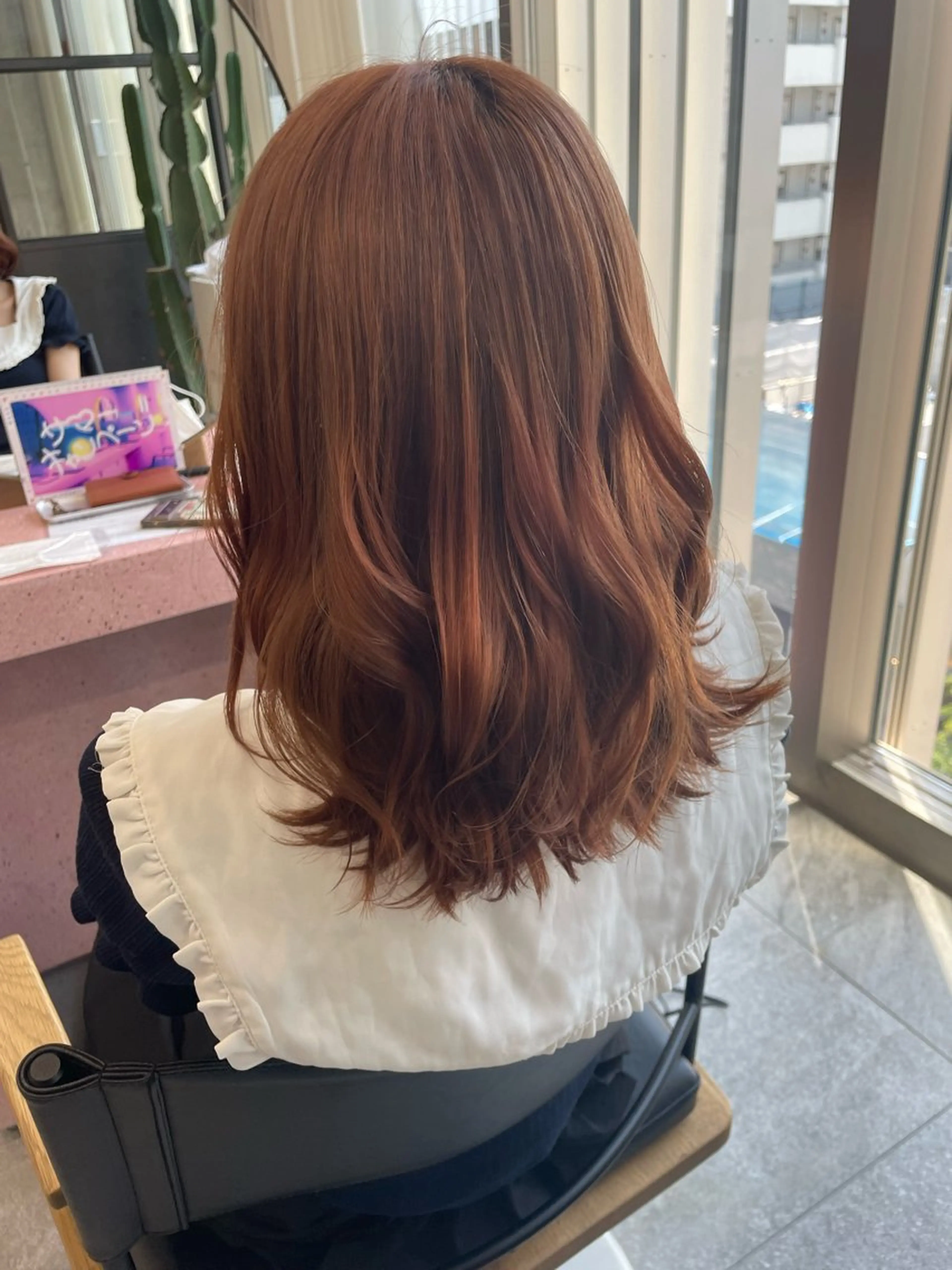 セミロング 鈴木瑛里／ブロンド ベージュ／ピンクのヘアスタイル