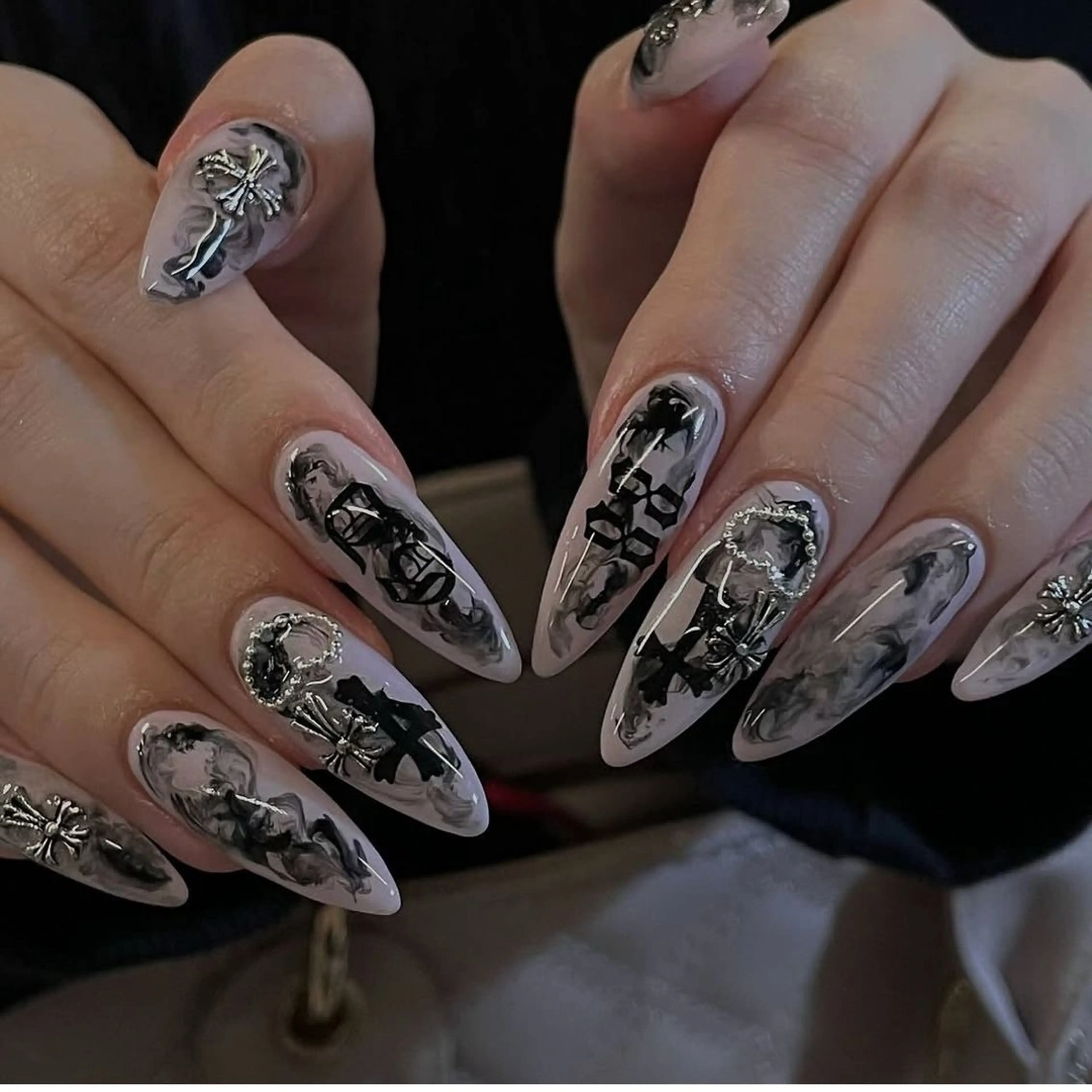 ネイル フレンチネイル グラデーション 韓国ネイル マグネットネイル シンプルネイル ハンドネイル CoMo Nail Studio所属・CoMo Nailのネイルデザイン