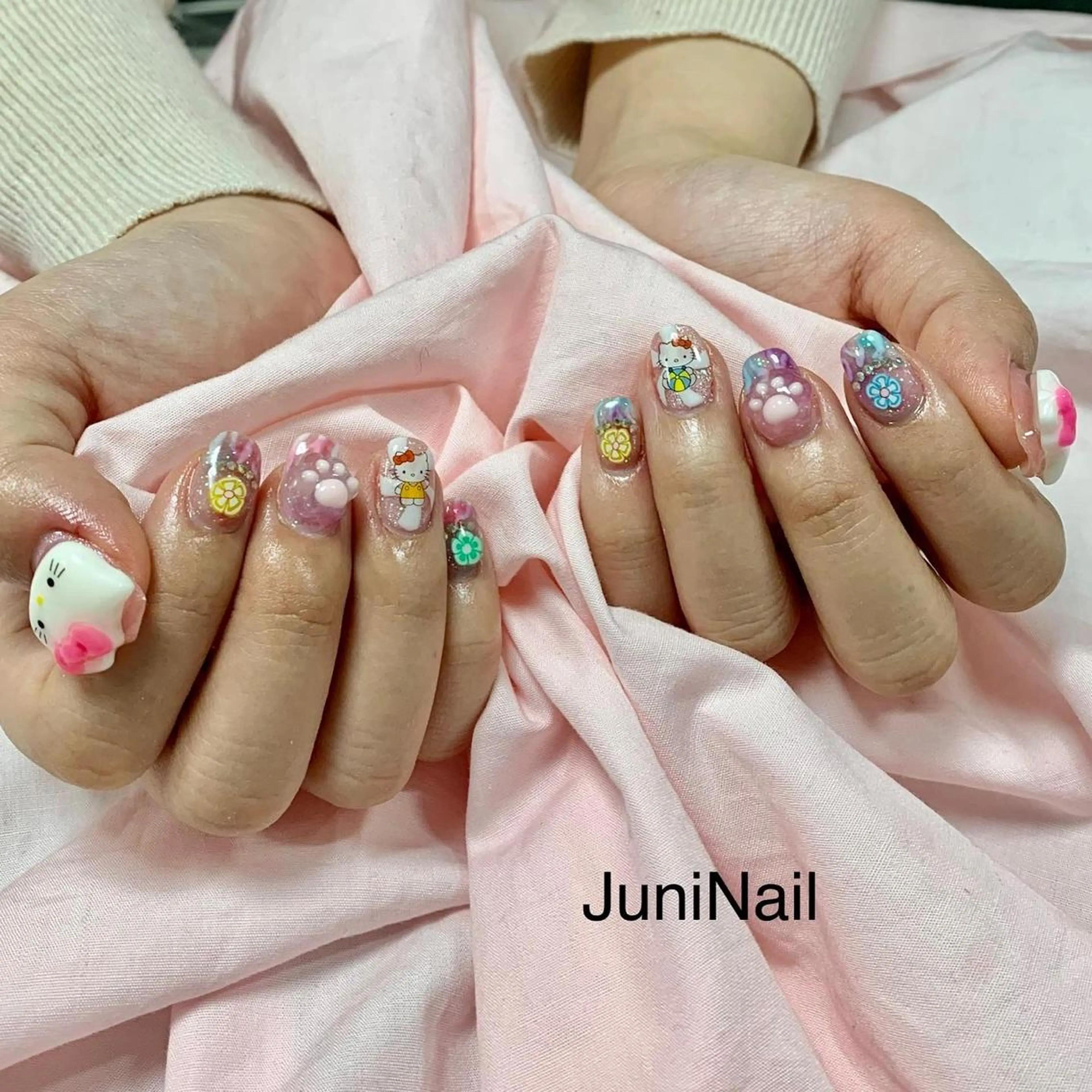 ネイル オーロラネイル クリアネイル 氷ネイル・うるうるネイル 韓国ネイル ニュアンスネイル ハンドネイル JuniNail韓国 ネイリストsuのネイルデザイン
