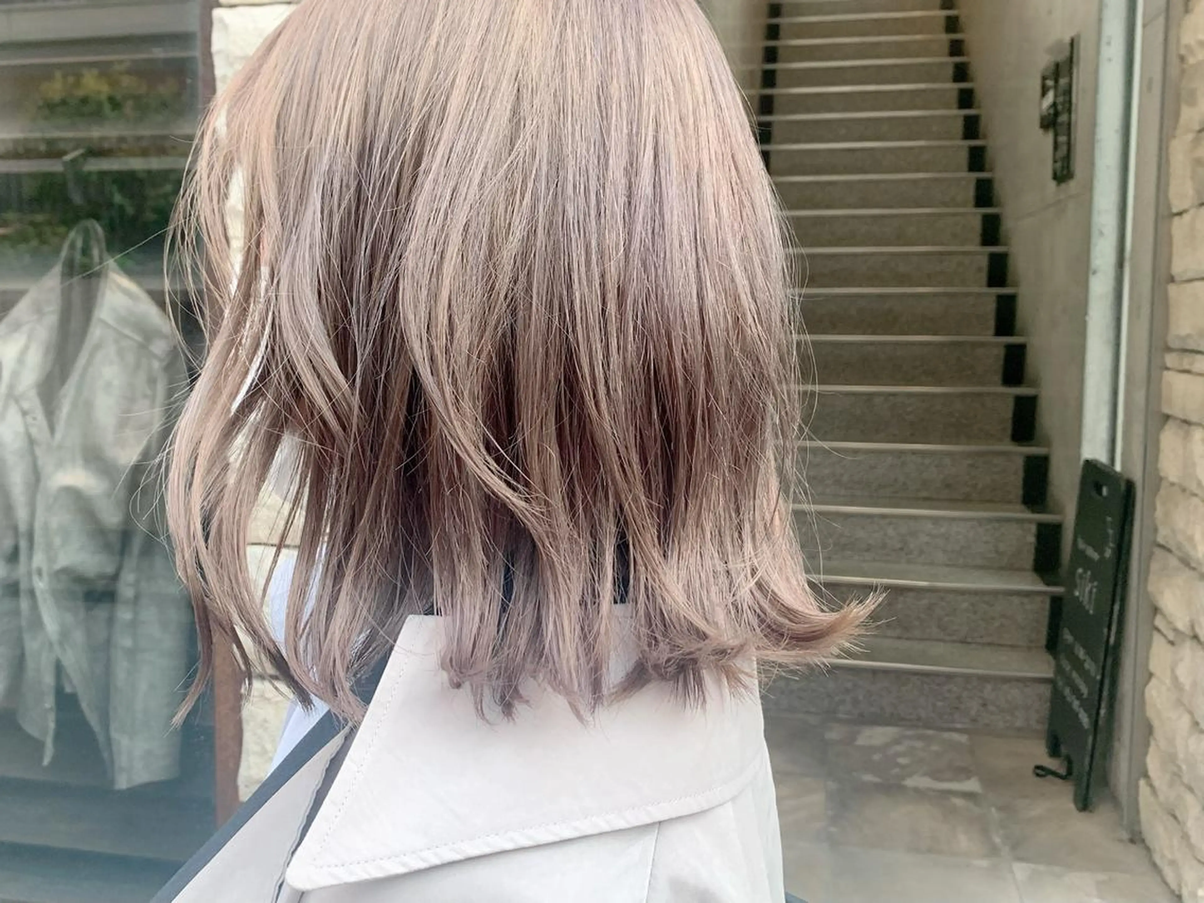 ミディアム カラー ベージュカラー ブロンド EMANON天神所属・Hitomi Ezakiのヘアスタイル