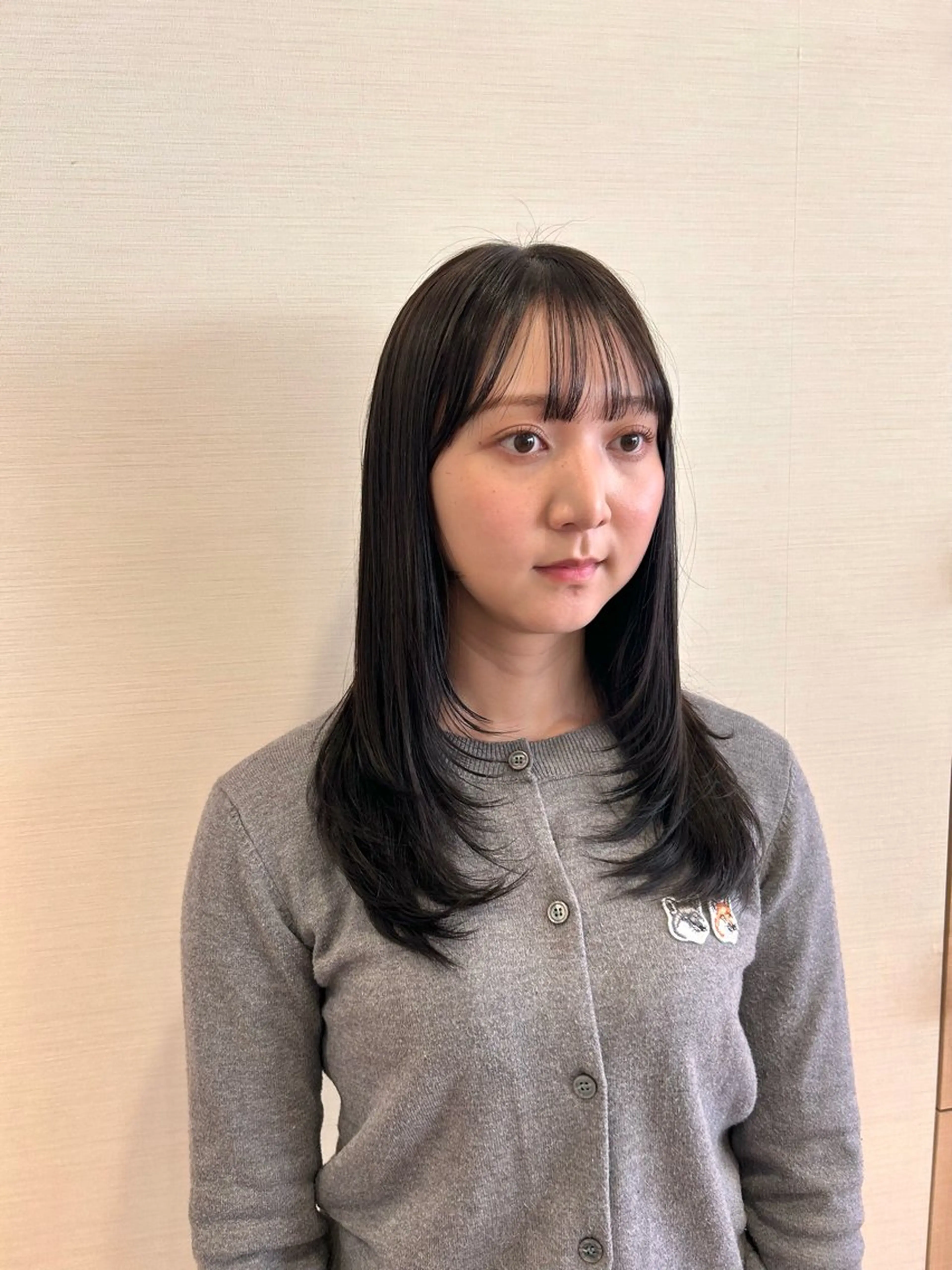 セミロング カット ミ ユのヘアスタイル