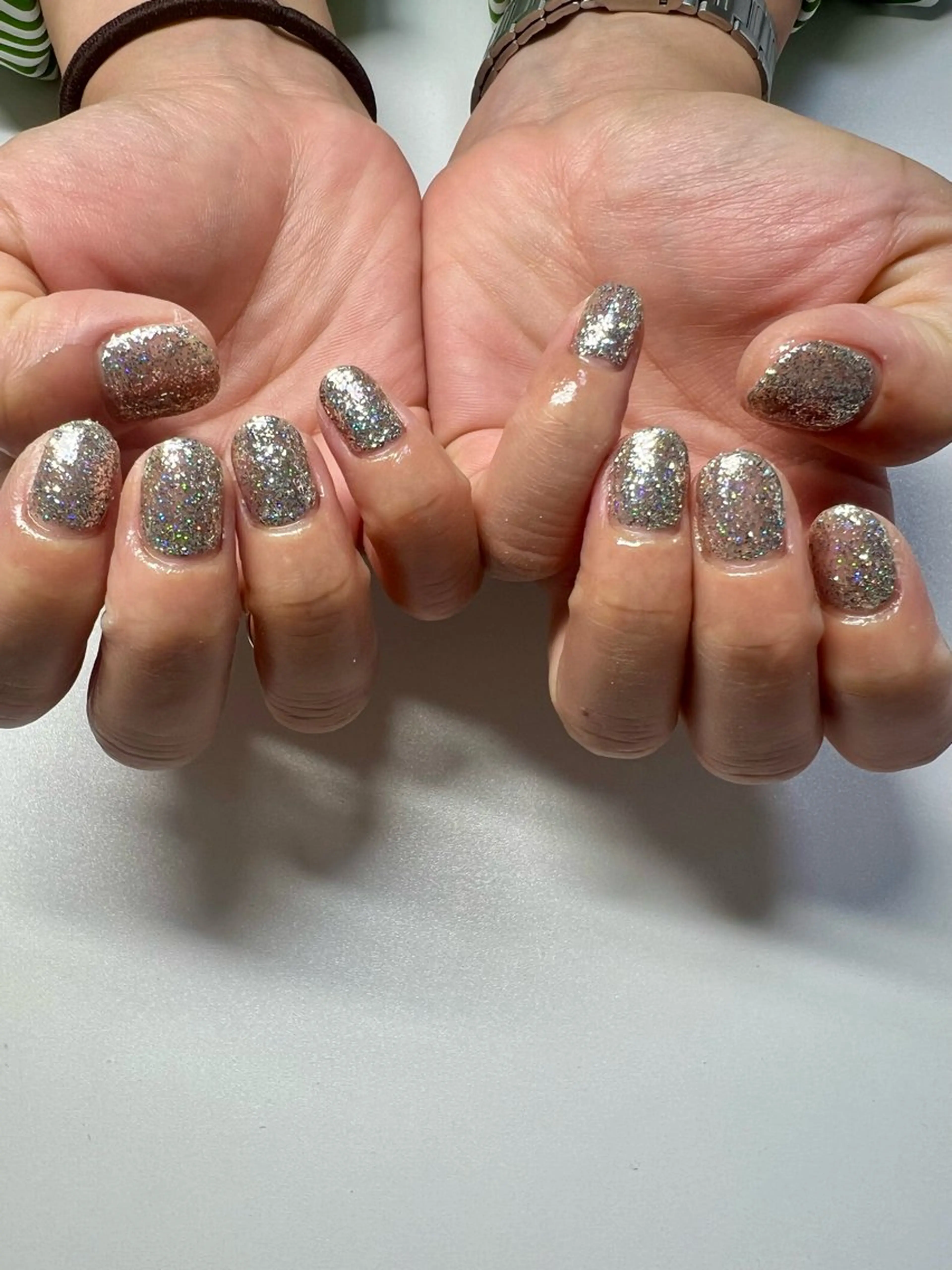 ネイル キラキラネイル ラメ(グリッター) シルバー ハンドネイル テネルネイル所属・小池 奈央のネイルデザイン